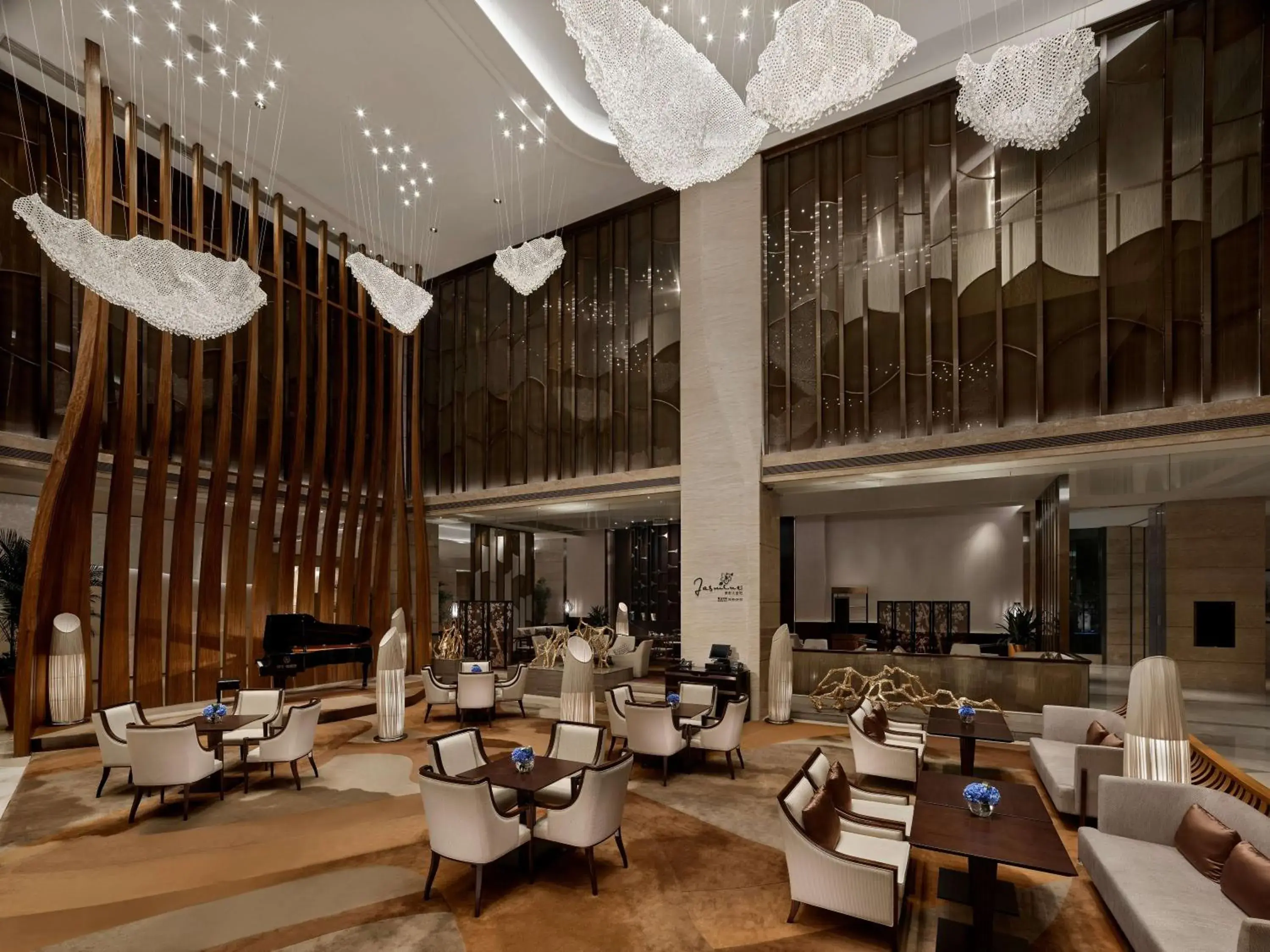 Lounge or bar in Crowne Plaza Fuzhou Riverside by IHG Lounge or bar in Crowne Plaza Fuzhou Riverside by IHG