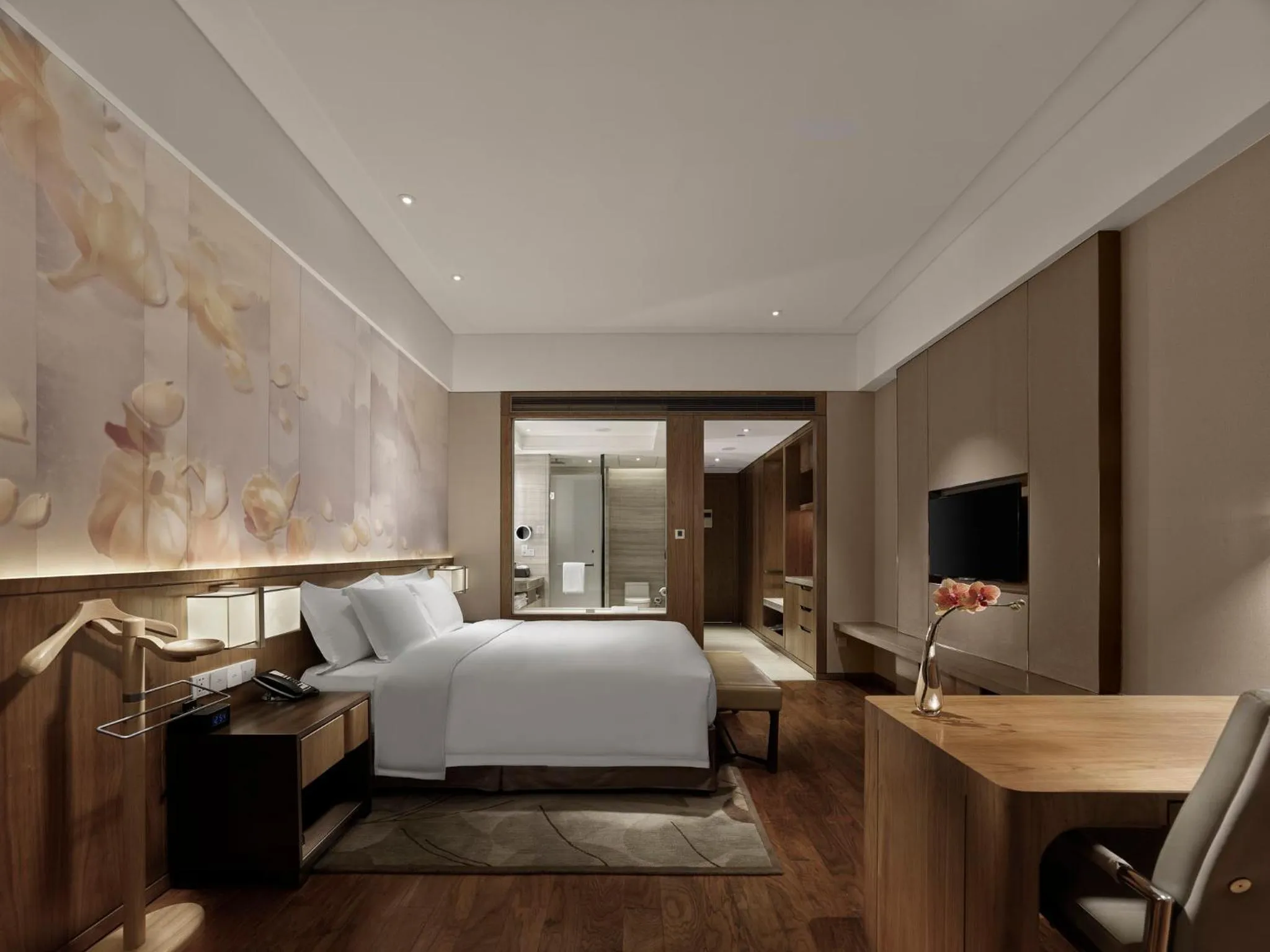 Photo of the whole room, Bed in Crowne Plaza Fuzhou Riverside by IHG
