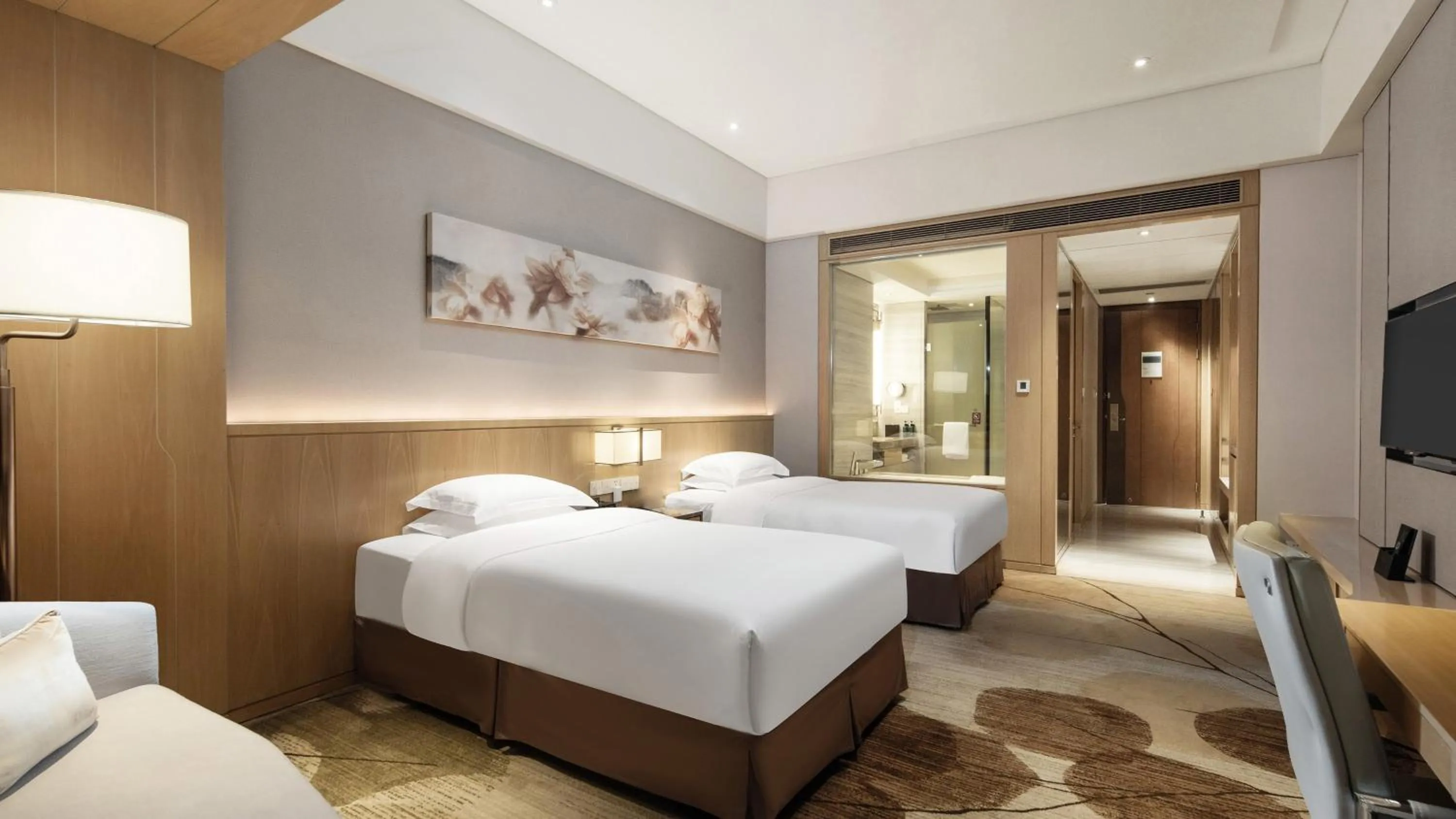 Photo of the whole room, Bed in Crowne Plaza Fuzhou Riverside by IHG