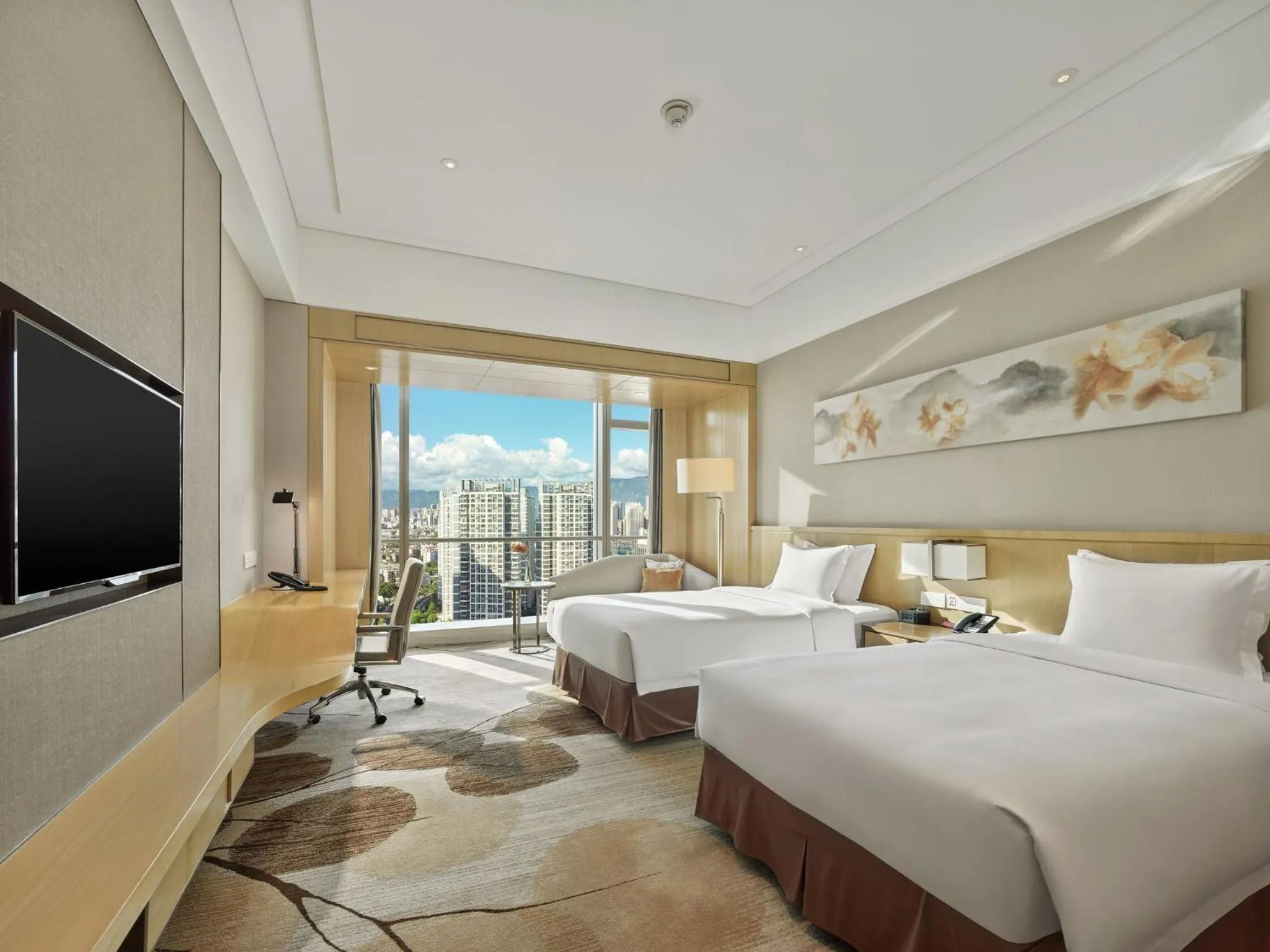 Photo of the whole room, Bed in Crowne Plaza Fuzhou Riverside by IHG