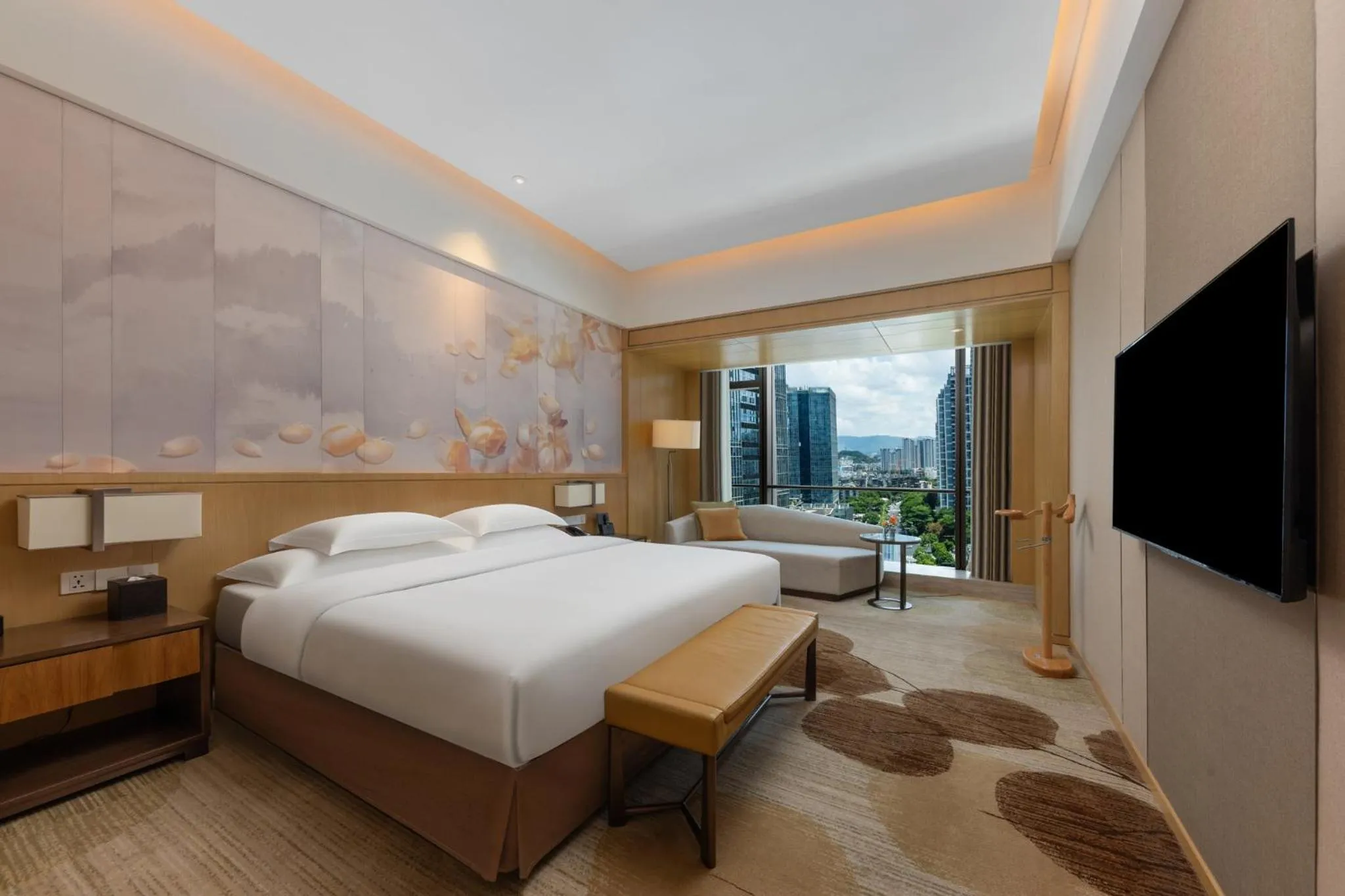 Photo of the whole room, Bed in Crowne Plaza Fuzhou Riverside by IHG
