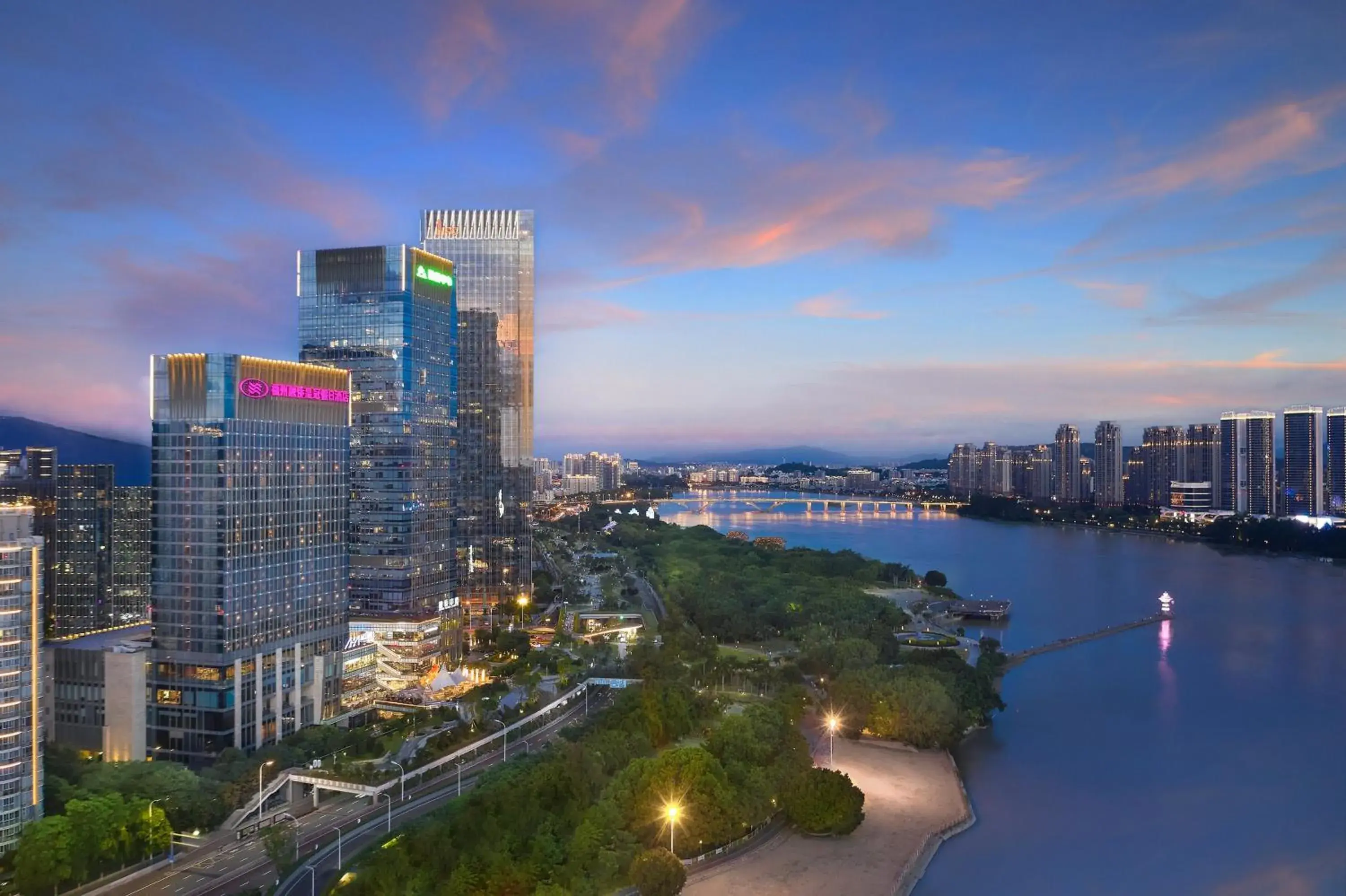 Property building in Crowne Plaza Fuzhou Riverside by IHG Property building in Crowne Plaza Fuzhou Riverside by IHG