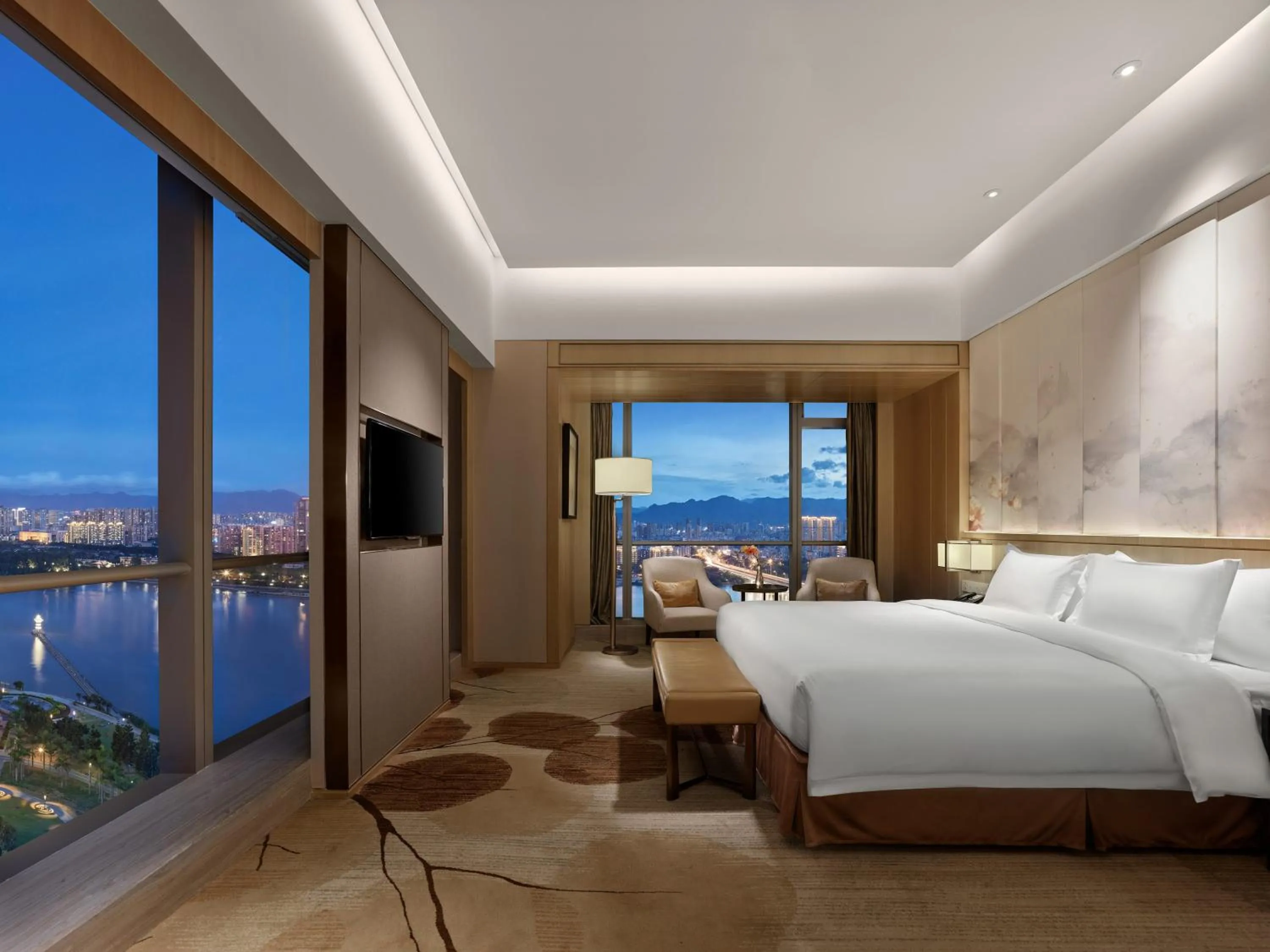 Photo of the whole room, Bed in Crowne Plaza Fuzhou Riverside by IHG