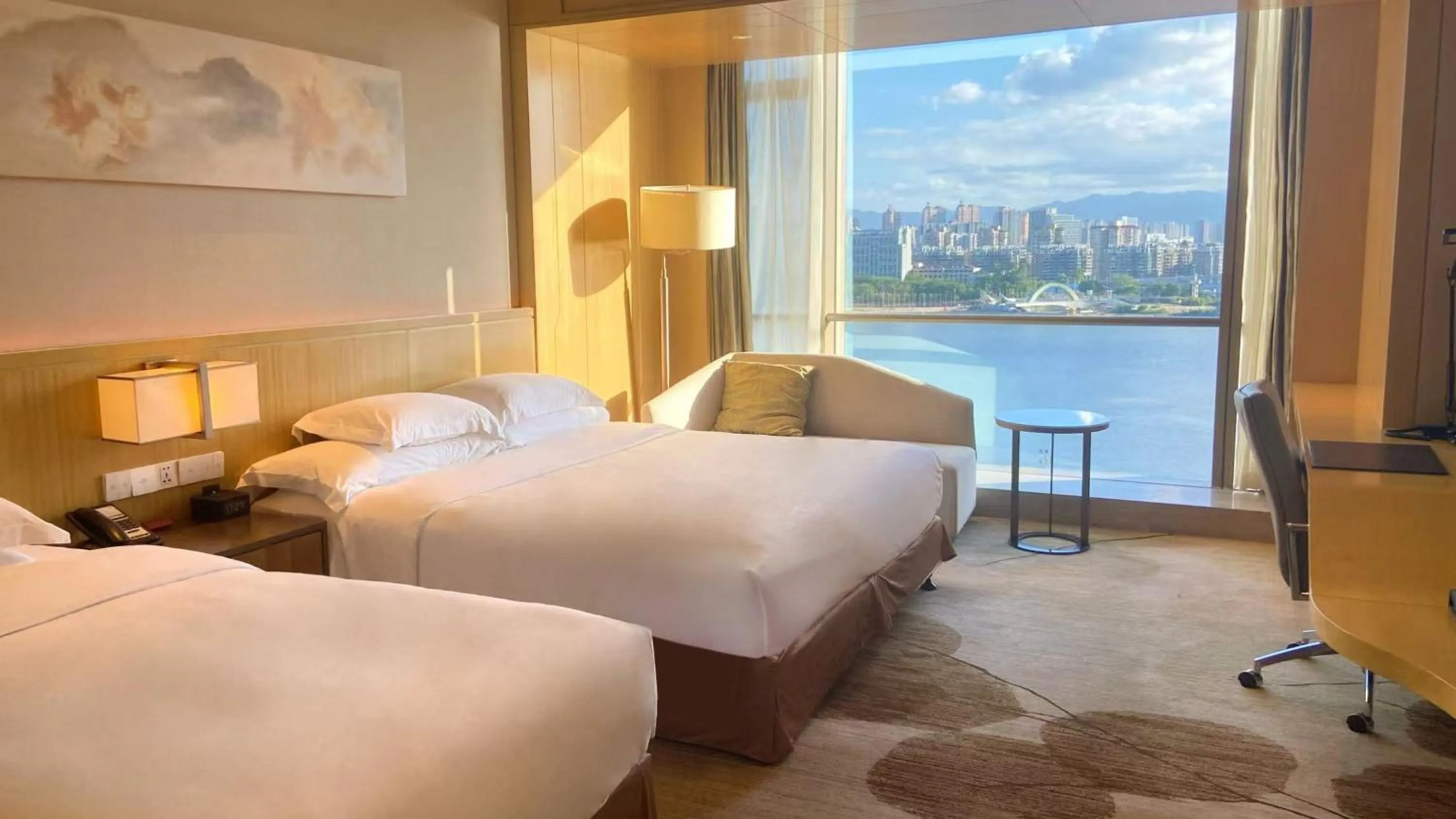 Photo of the whole room, Bed in Crowne Plaza Fuzhou Riverside by IHG