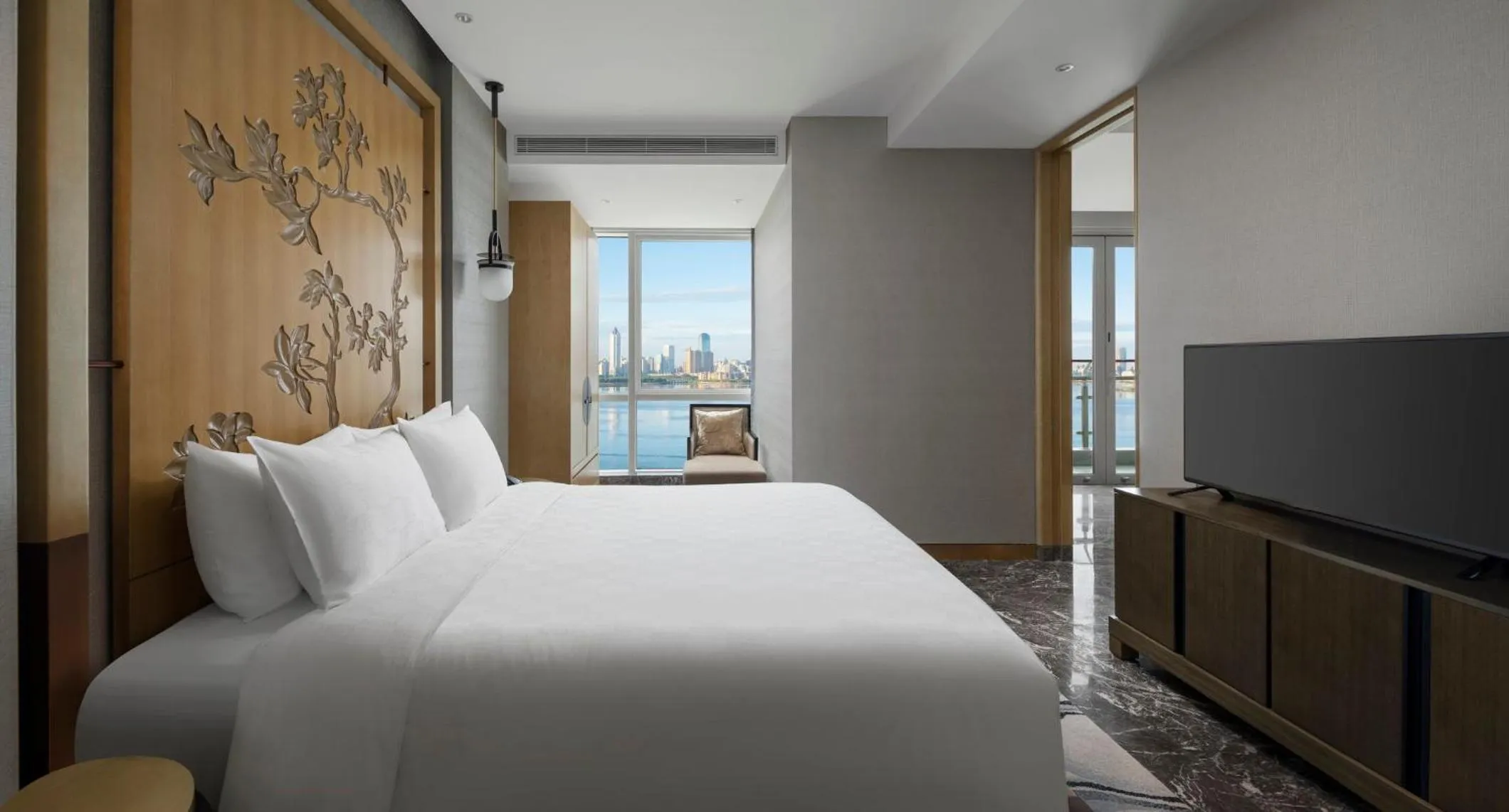 Photo of the whole room, Bed in InterContinental Haikou Seaview by IHG