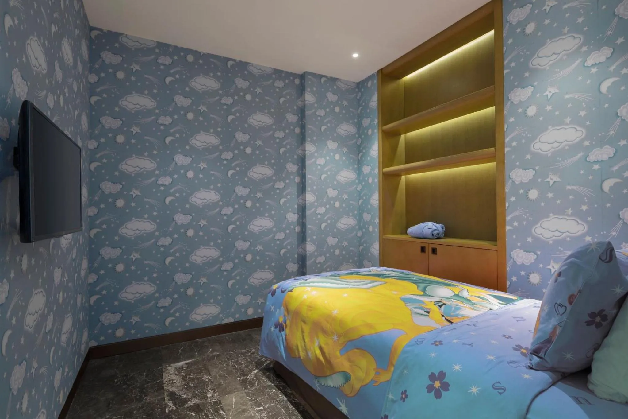 Photo of the whole room, Bed in InterContinental Haikou Seaview by IHG