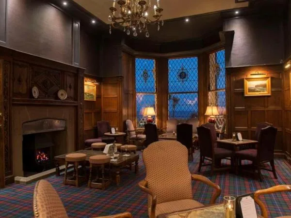 Restaurant/places to eat in Regency Hotel