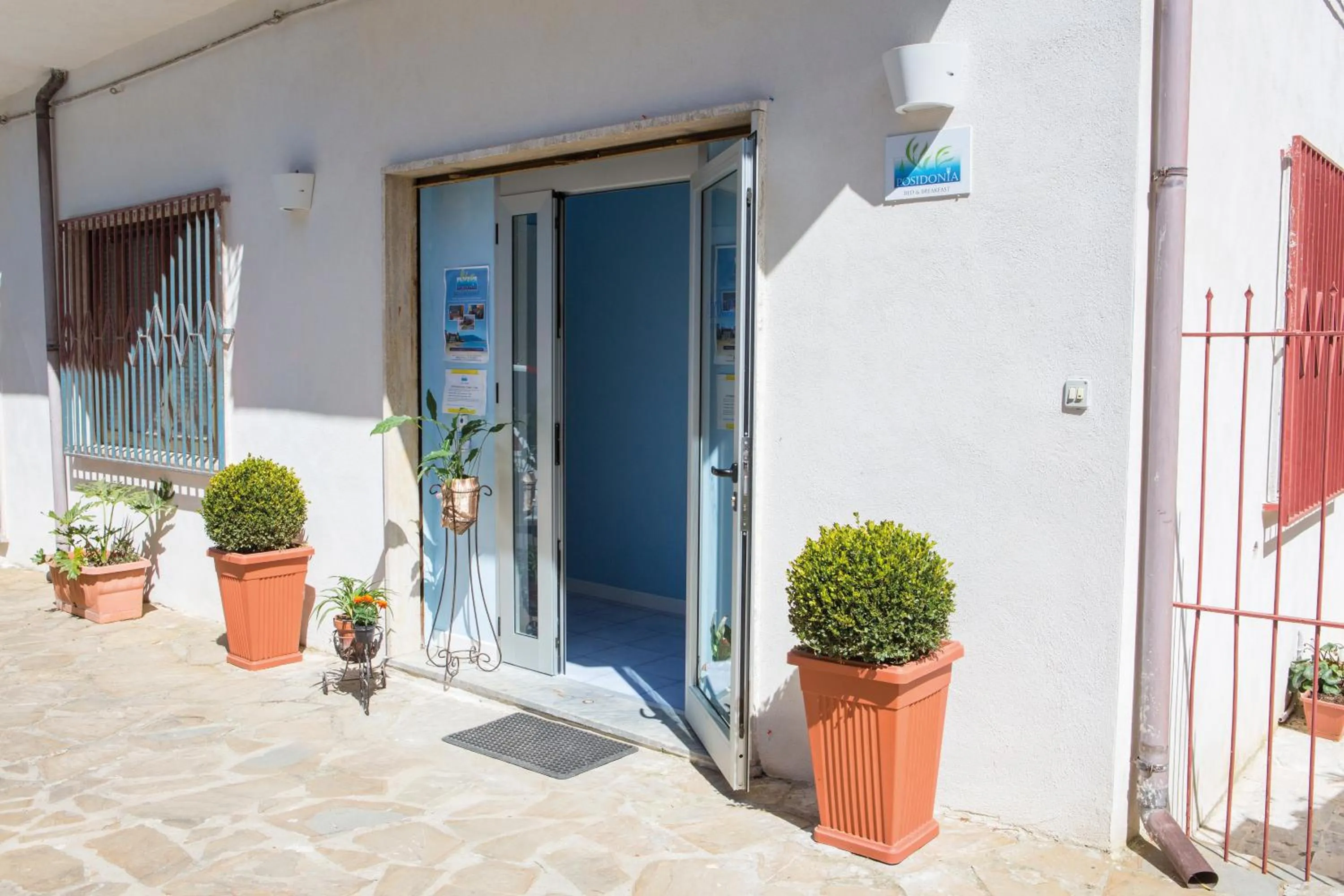 Facade/entrance in B&B Posidonia