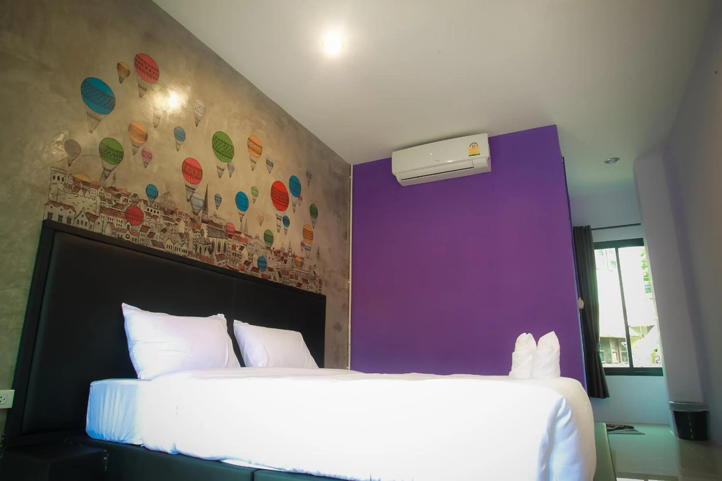 Photo of the whole room, Bed in B-Cozy Hotel