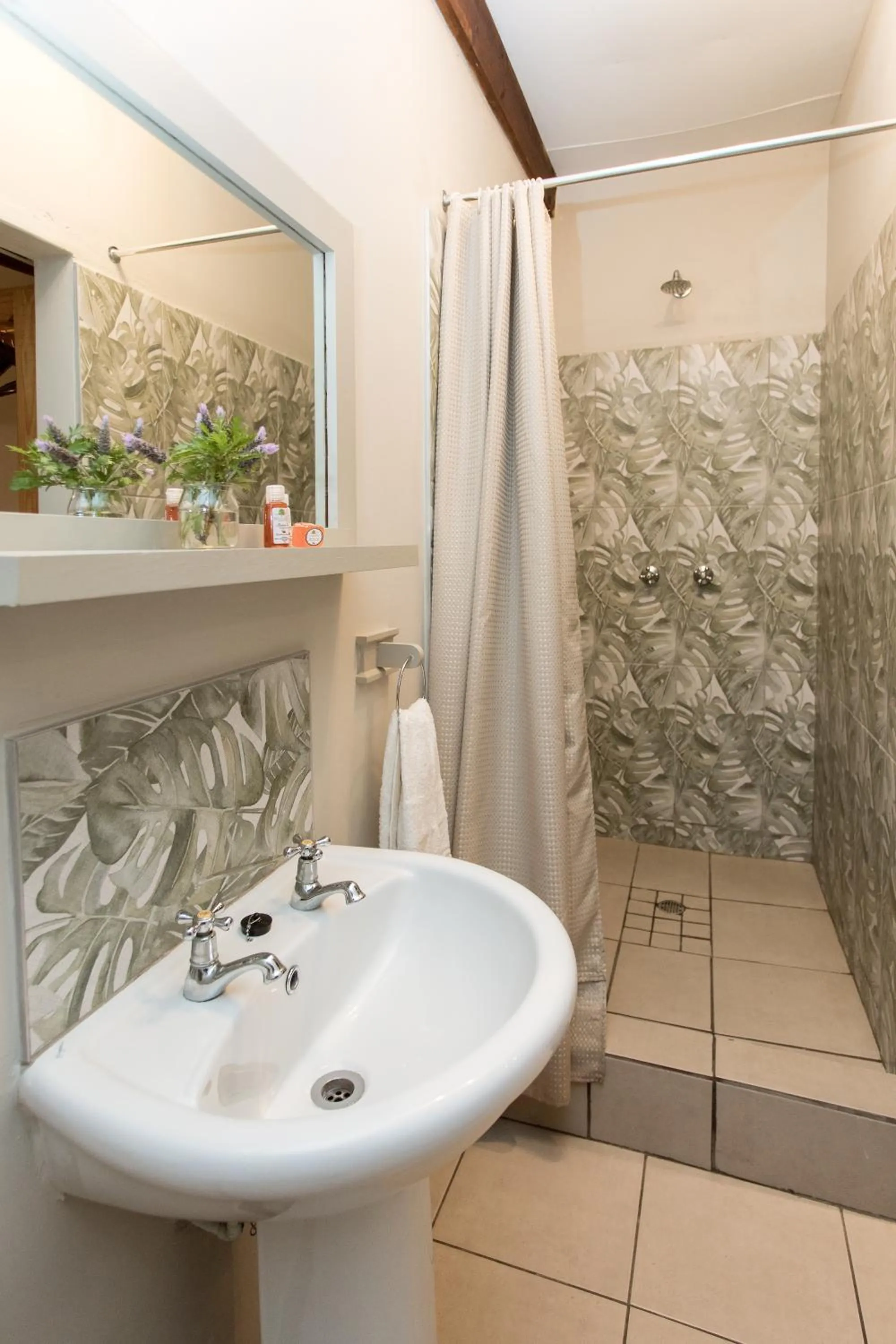 Shower in Bella Manga Country Escape