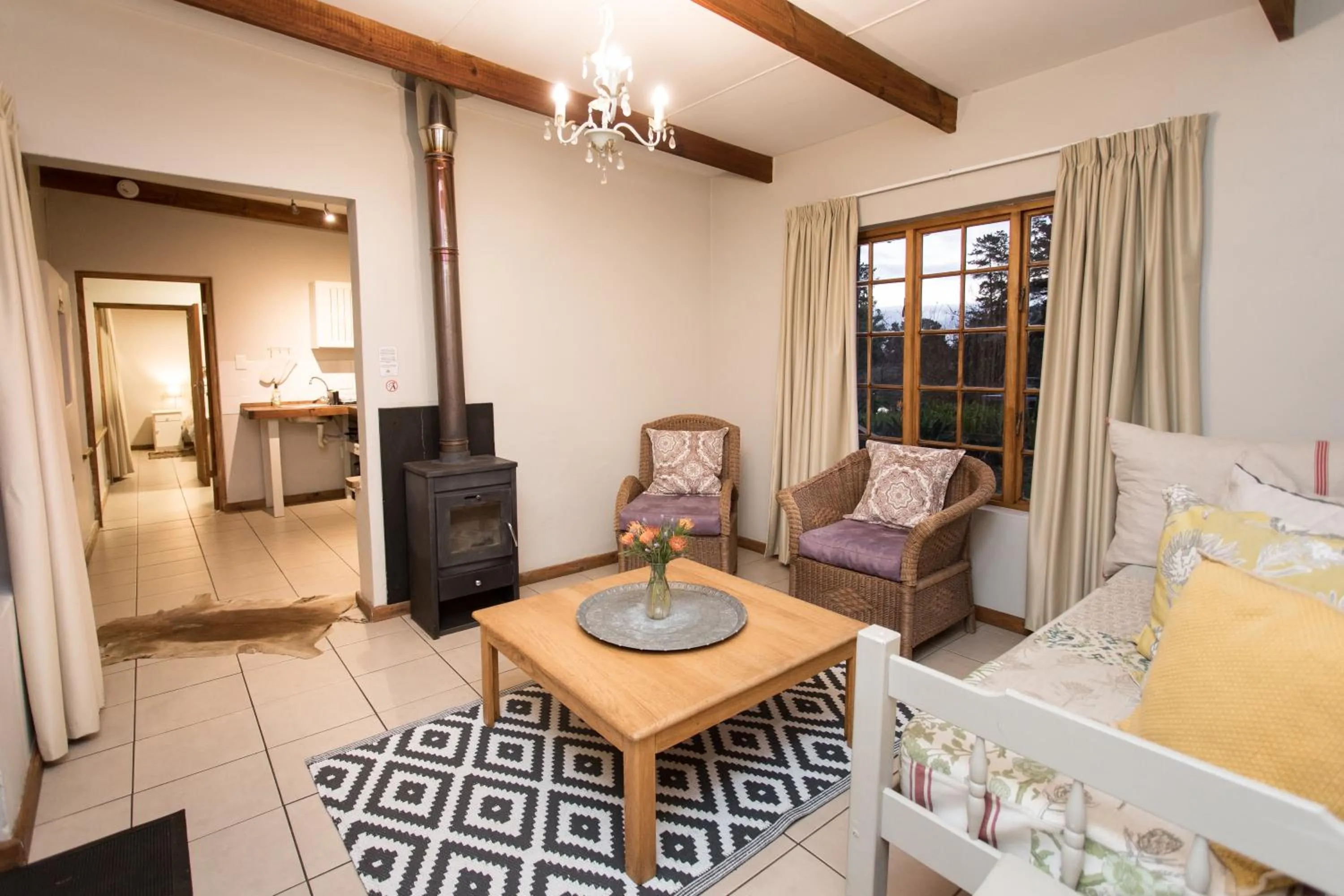 fireplace, Bed in Bella Manga Country Escape