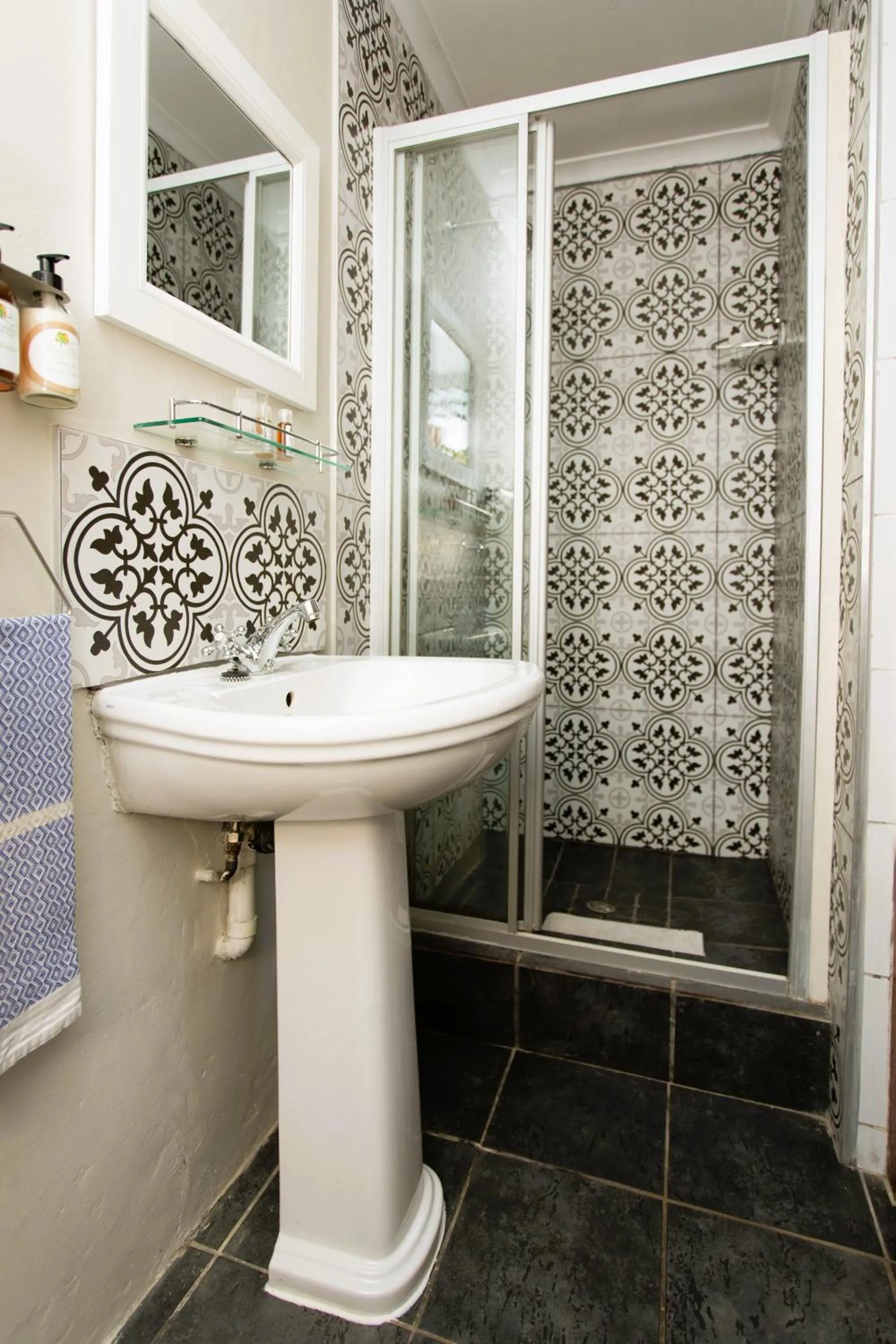 Shower in Bella Manga Country Escape