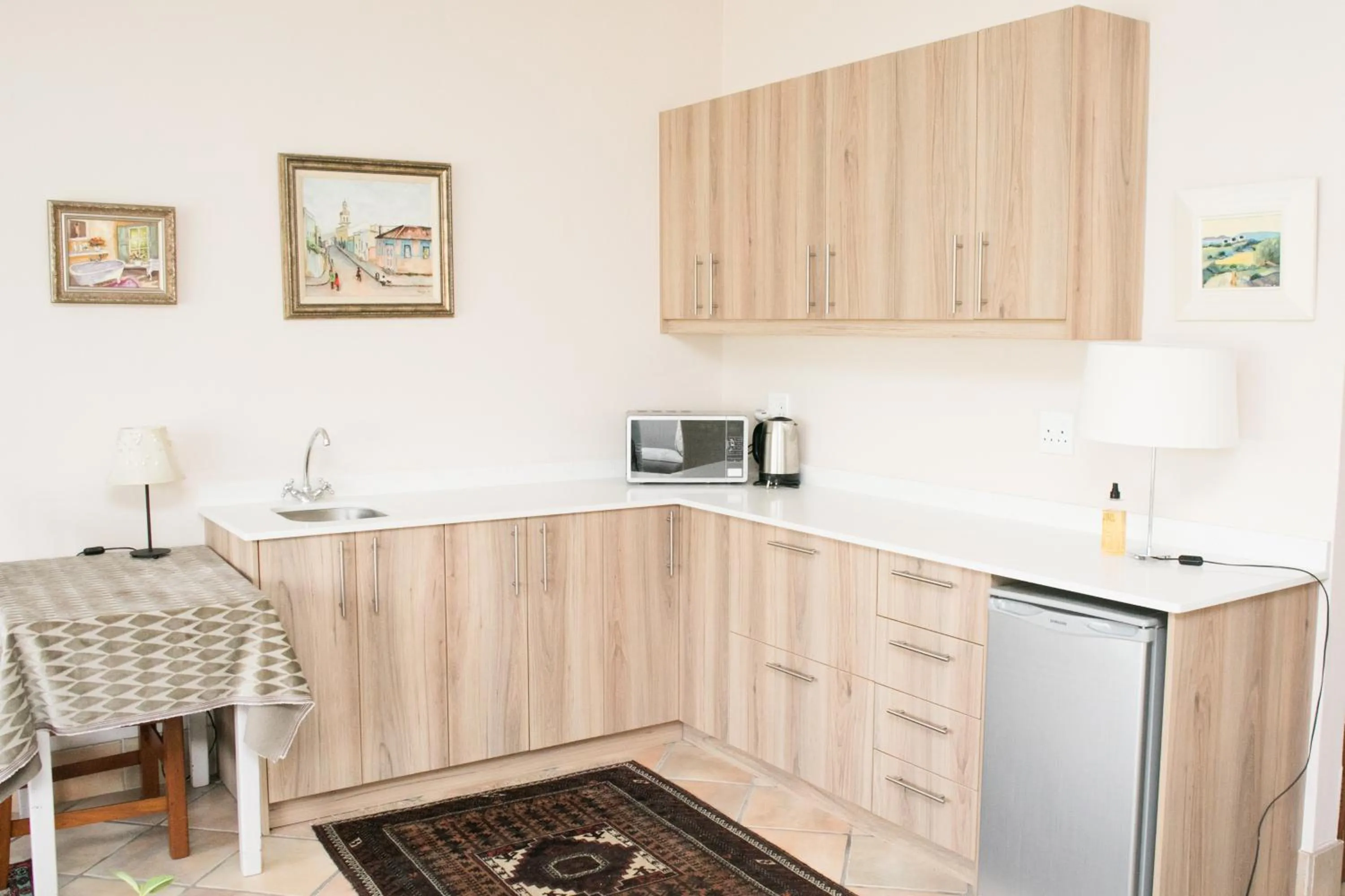 Kitchen or kitchenette in Villa Pascal Guest House