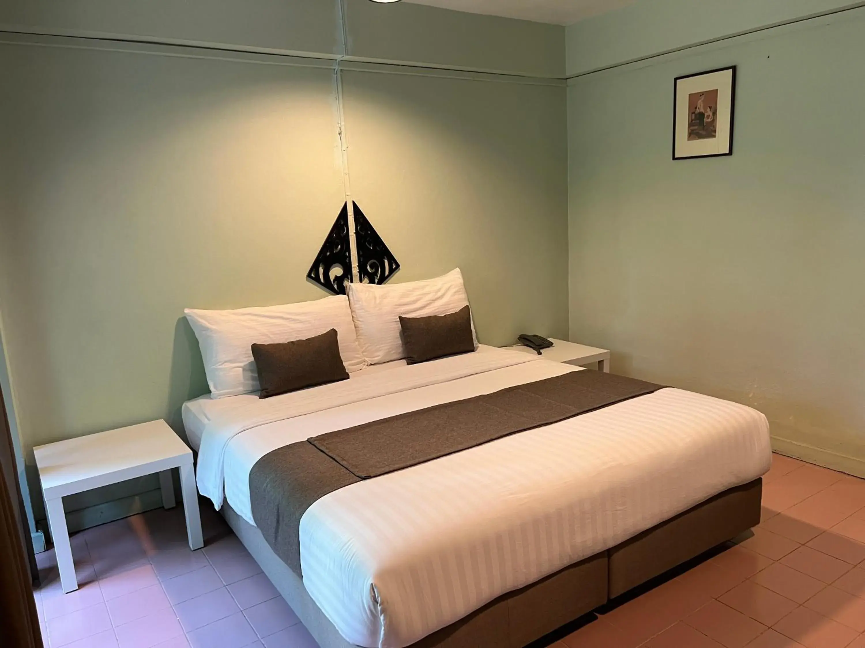 Bed in A Hotel Budget Bed in A Hotel Budget