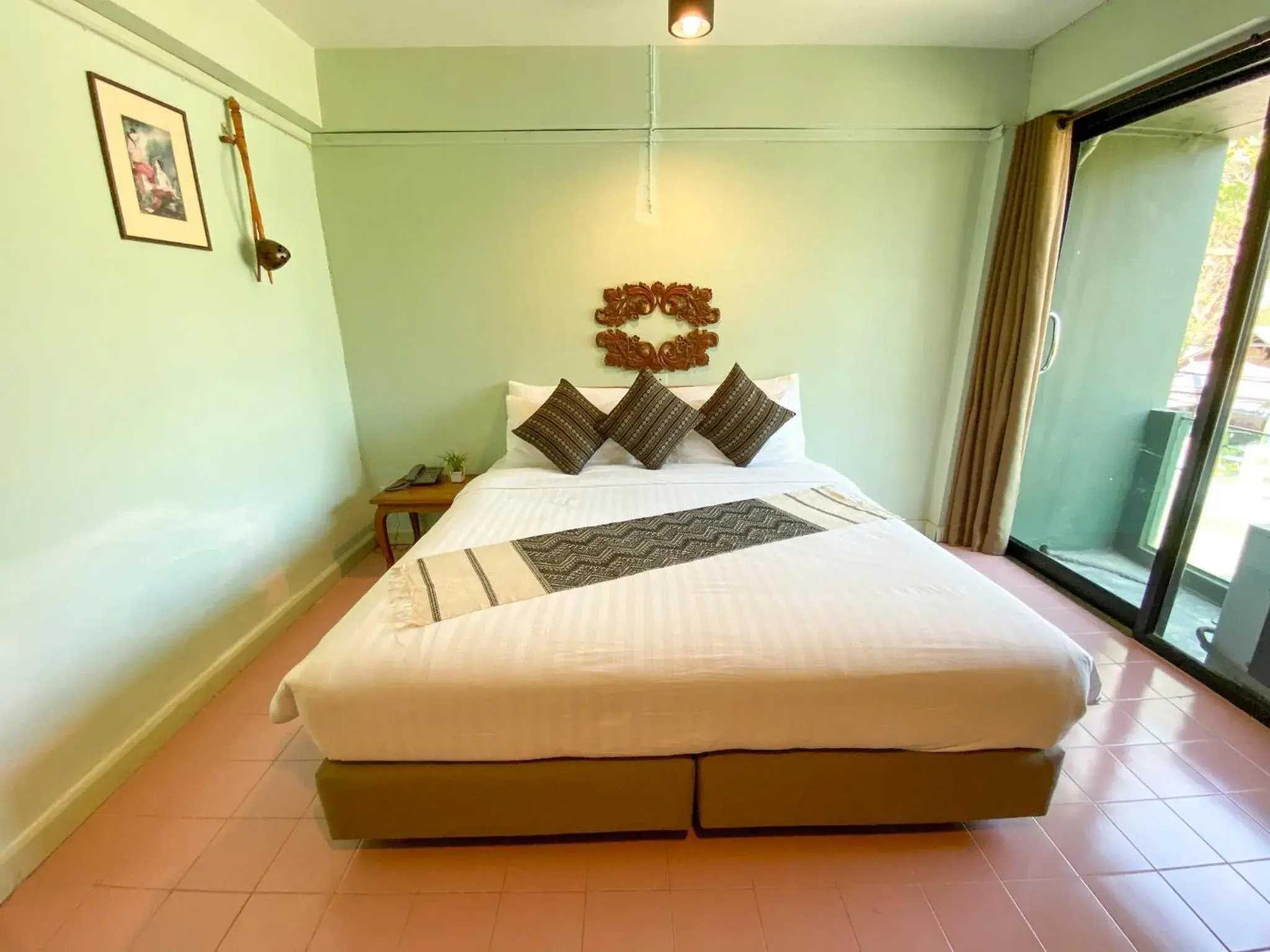 Bed in A Hotel Budget Bed in A Hotel Budget