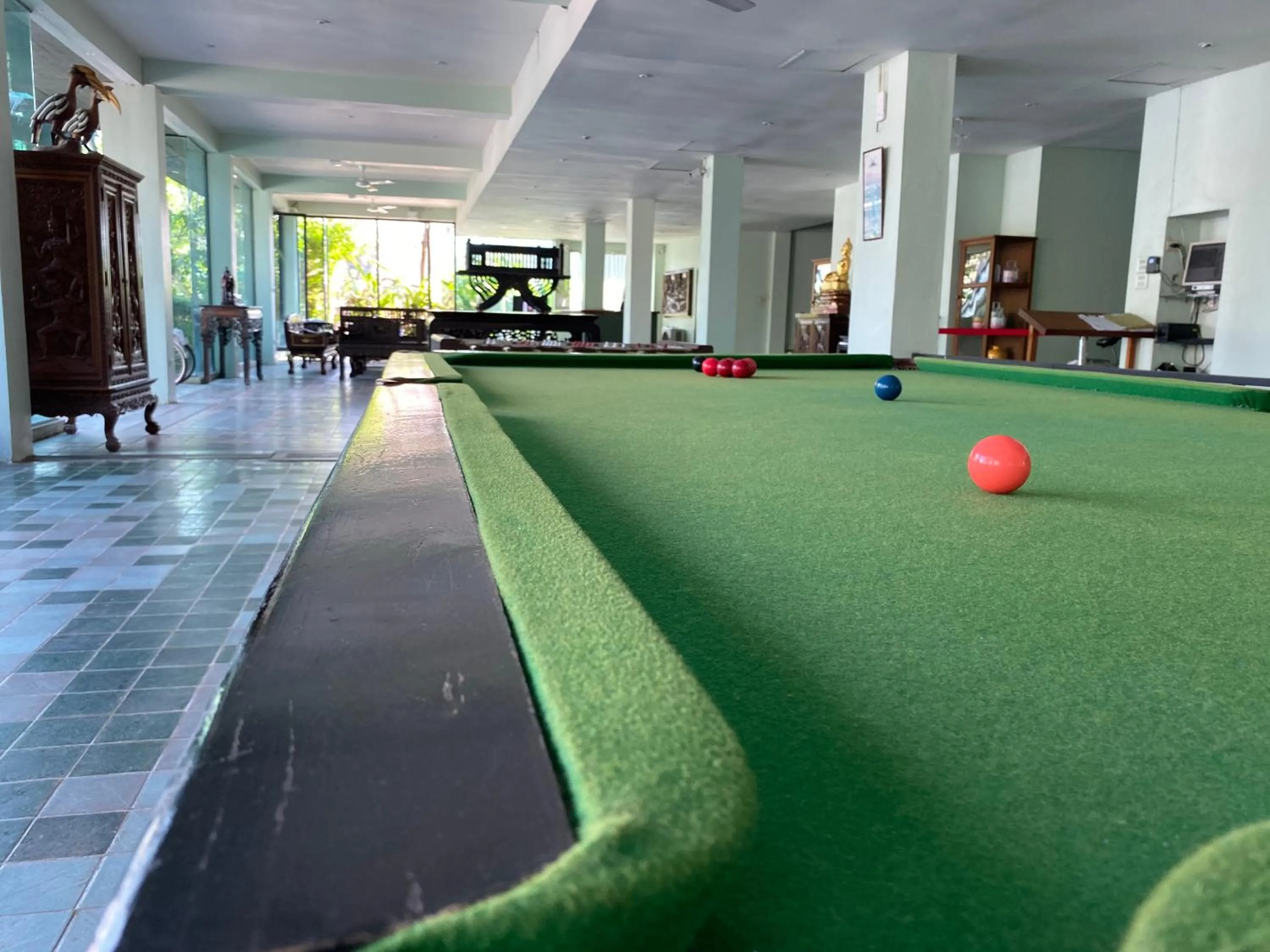Billiard in A Hotel Budget