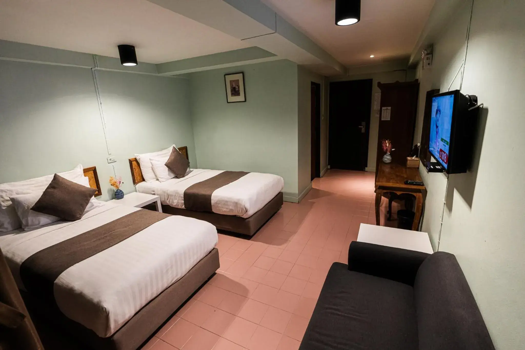 Photo of the whole room, Bed in A Hotel Budget Photo of the whole room, Bed in A Hotel Budget