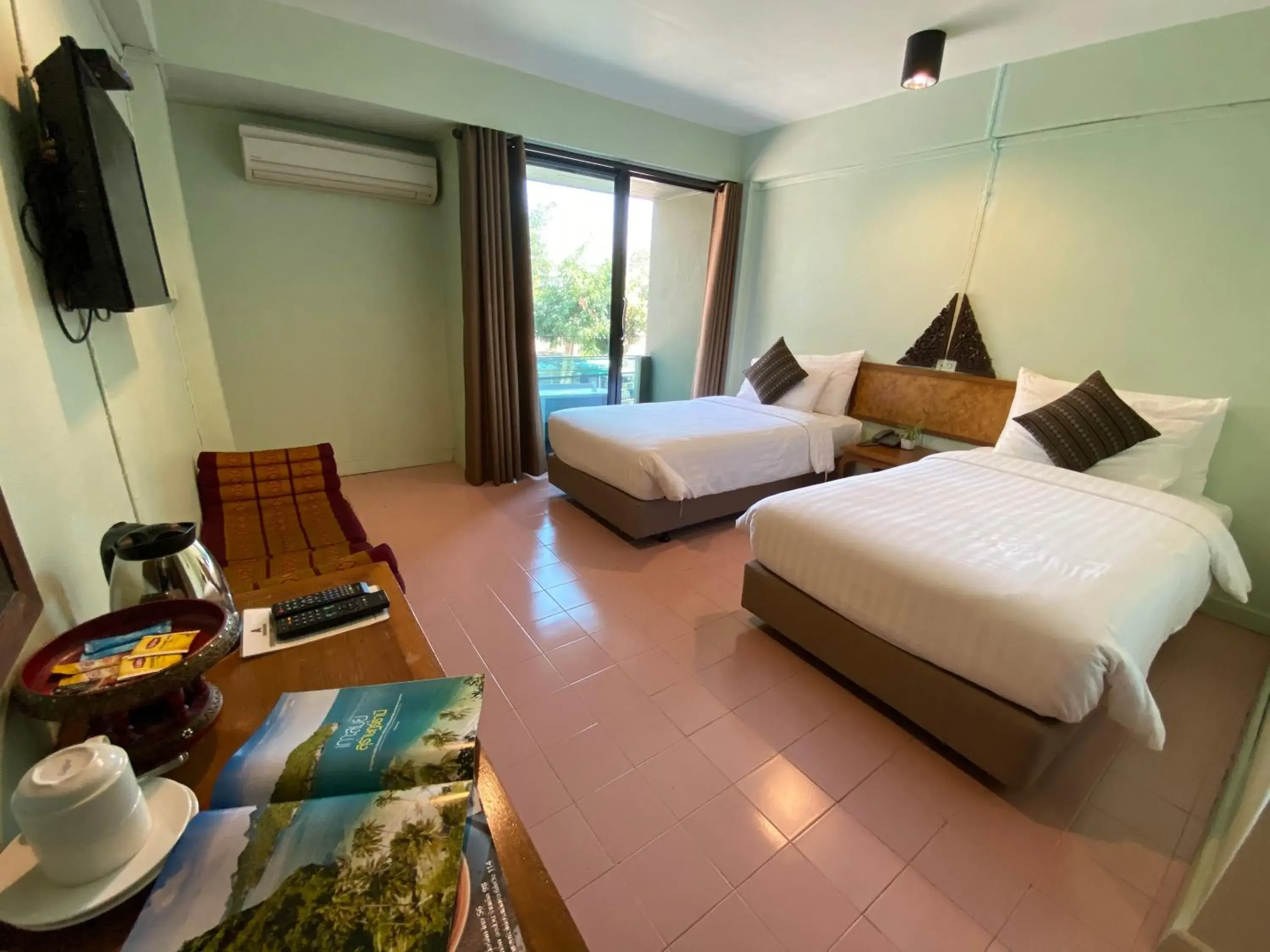 Bed in A Hotel Budget Bed in A Hotel Budget