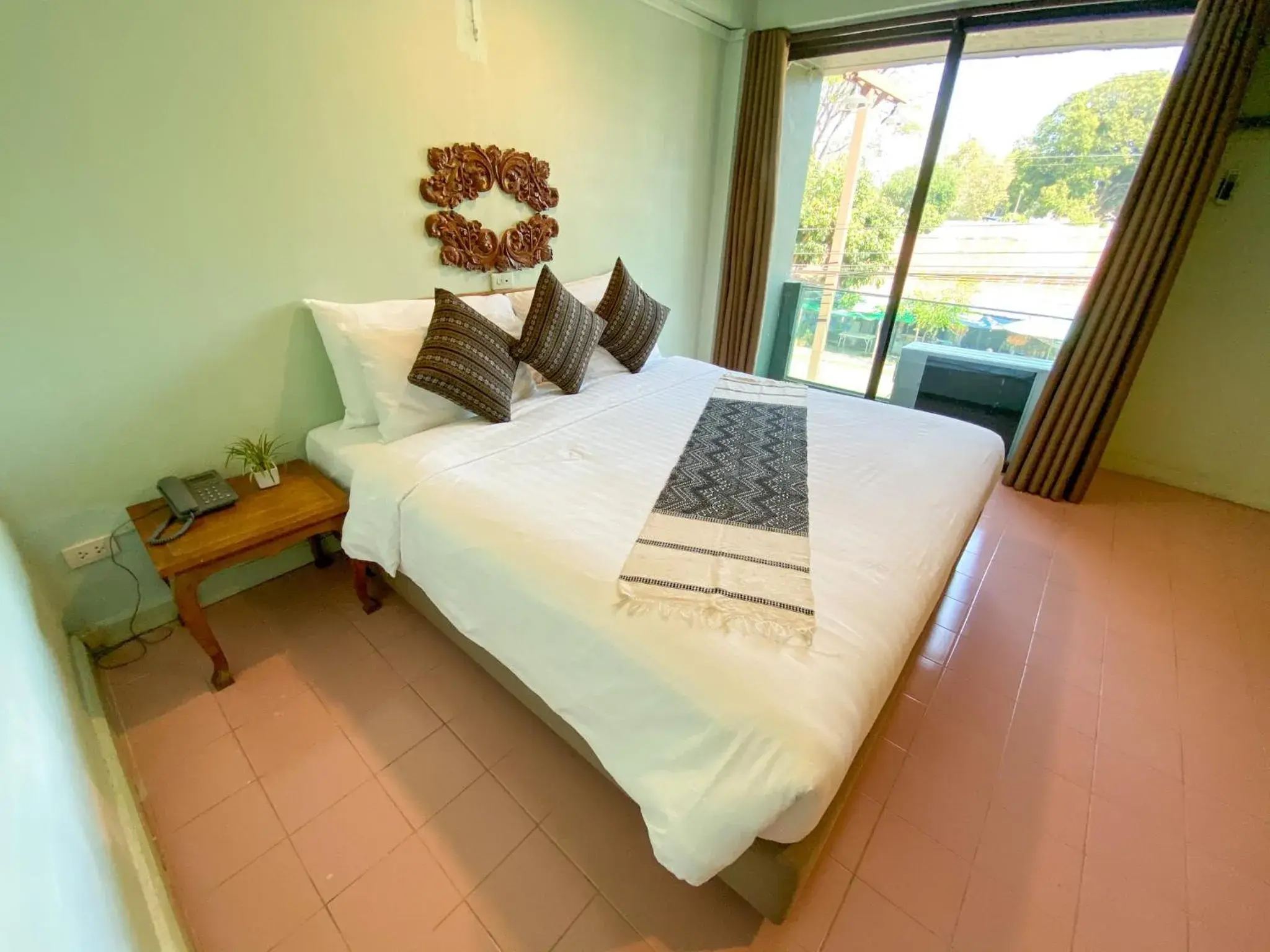 Bed in A Hotel Budget Bed in A Hotel Budget