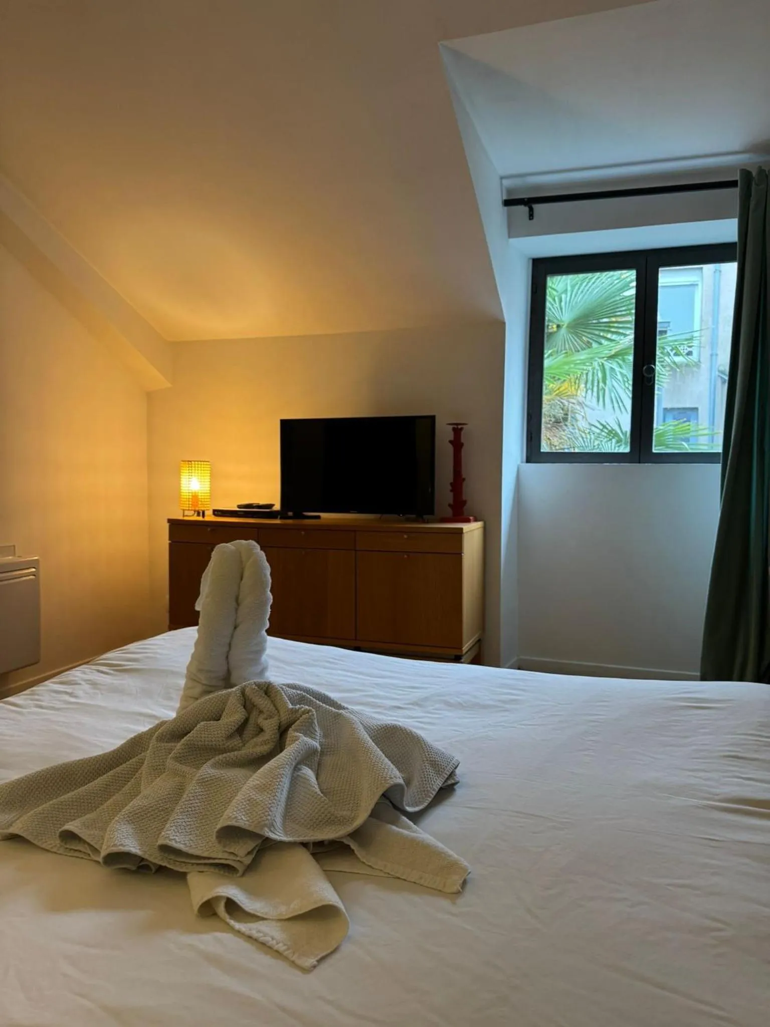 Bedroom, Bed in Les Pénates de Loire