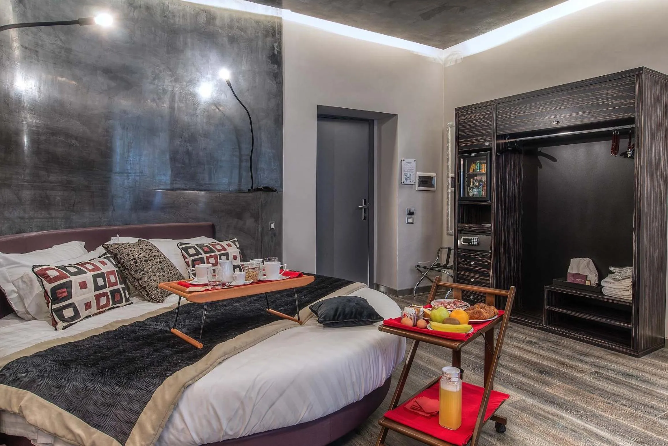 Photo of the whole room in Colonna Suite Del Corso