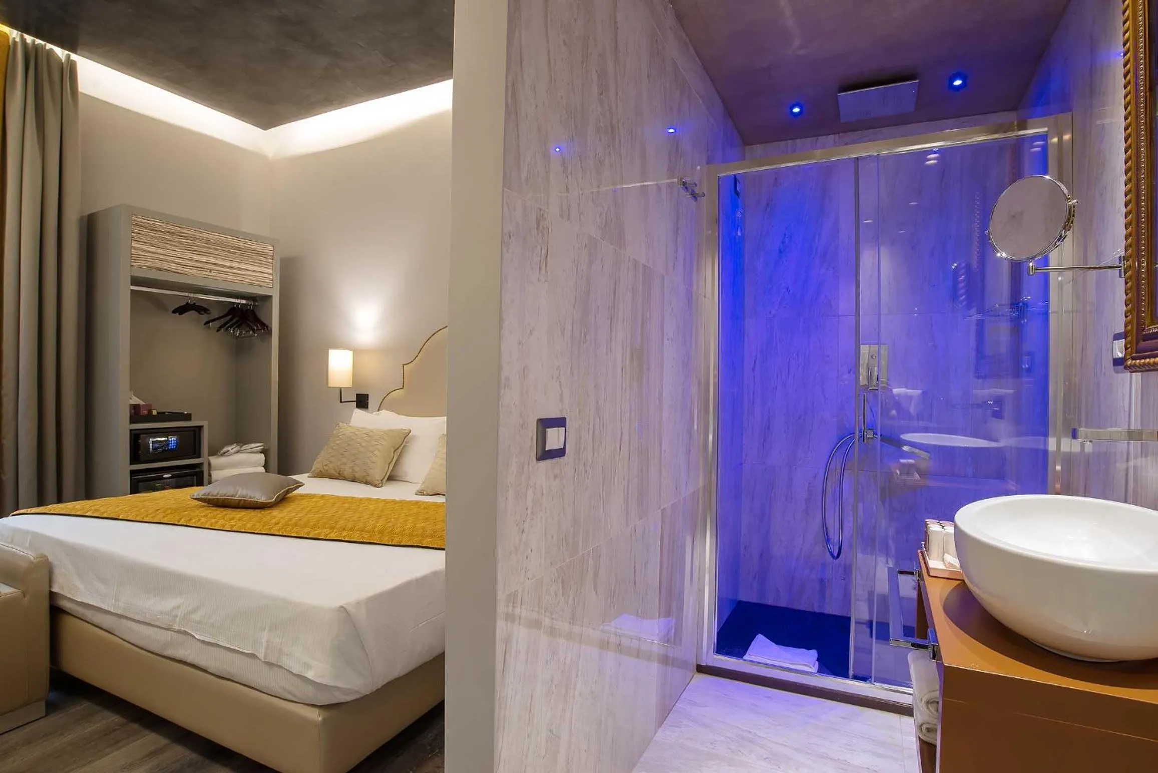 Photo of the whole room, Bed in Colonna Suite Del Corso