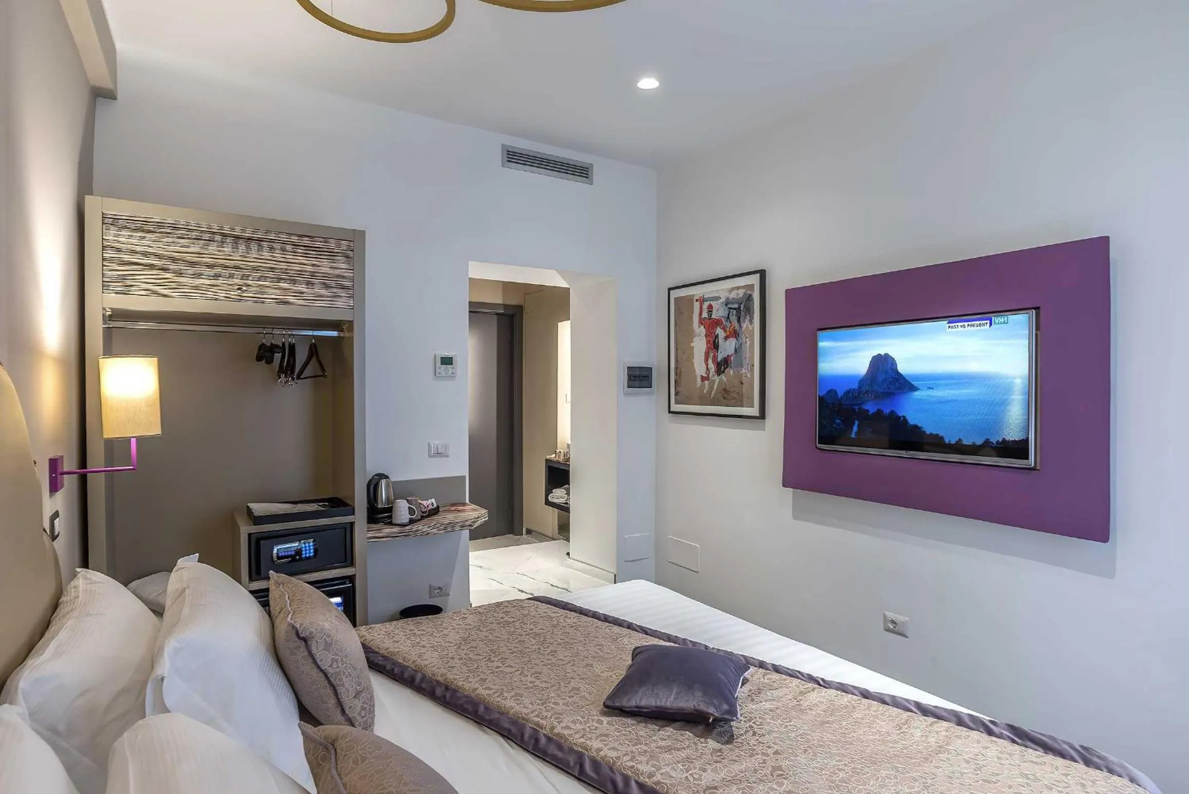 Photo of the whole room, Bed in Colonna Suite Del Corso