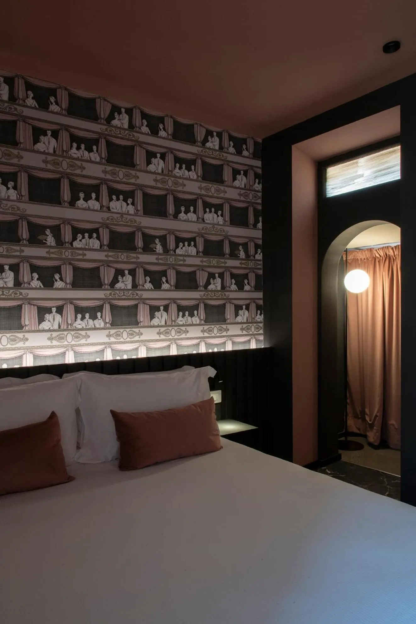 Bed in Colonna Suite Del Corso