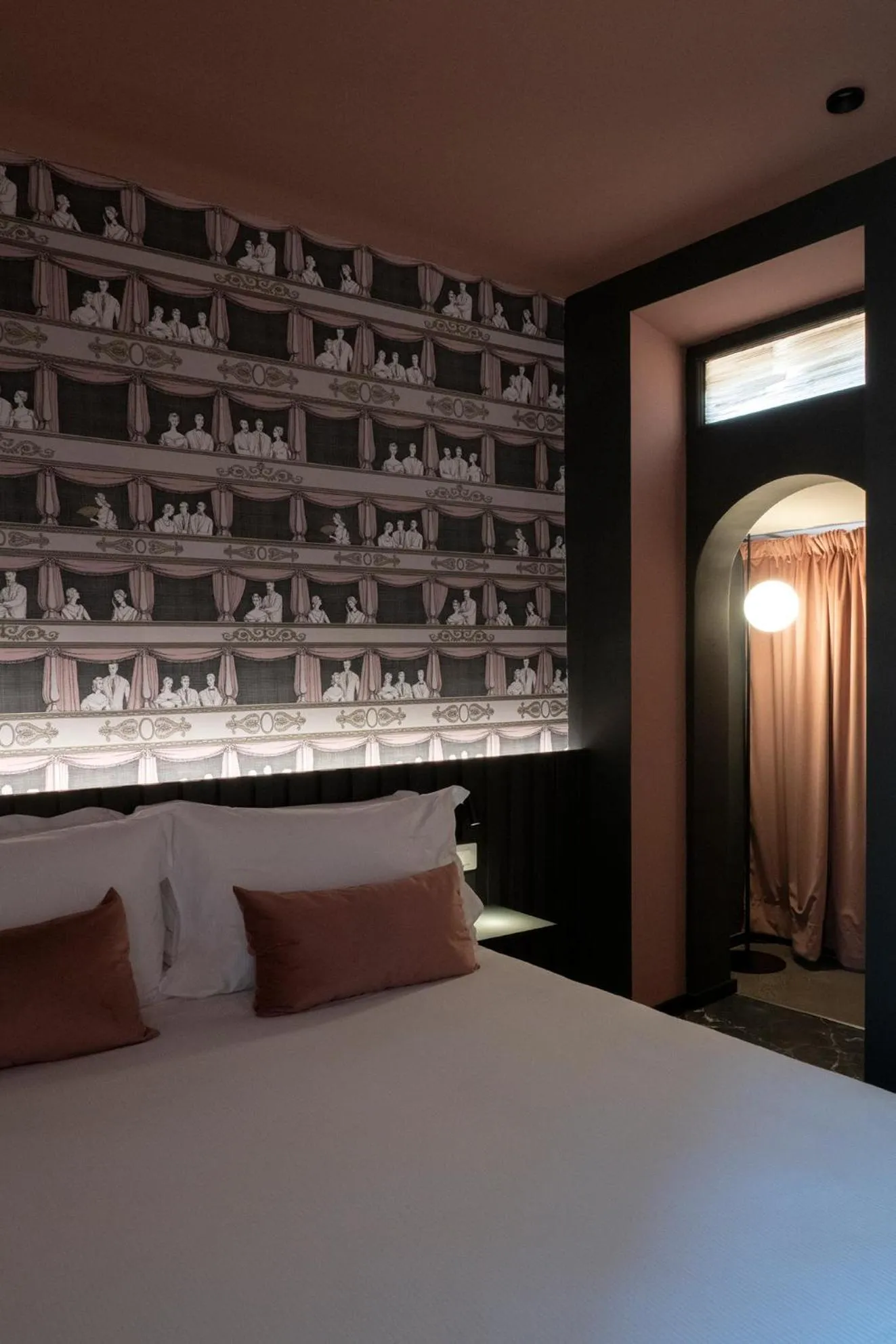 Bed in Colonna Suite Del Corso