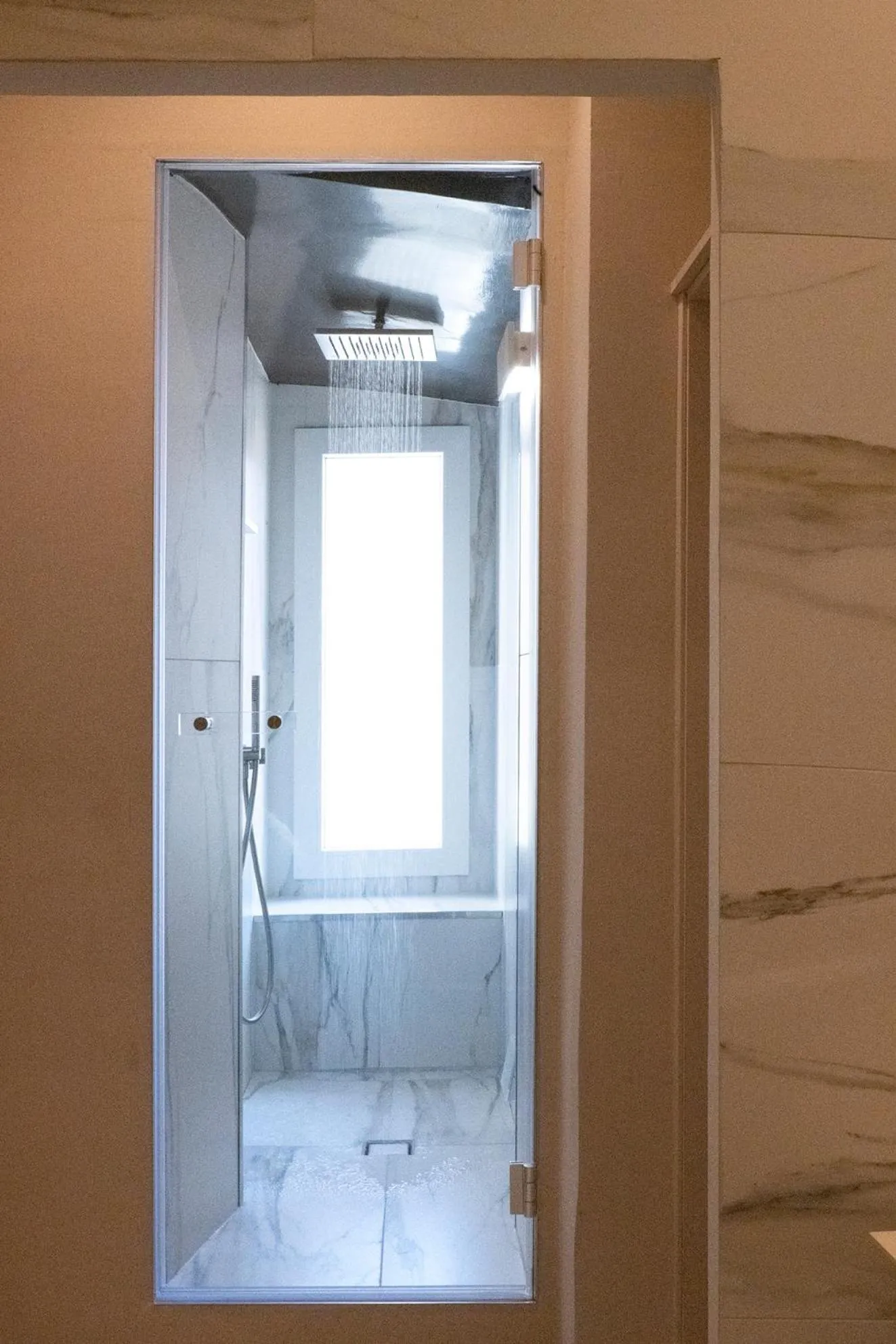 Shower in Colonna Suite Del Corso