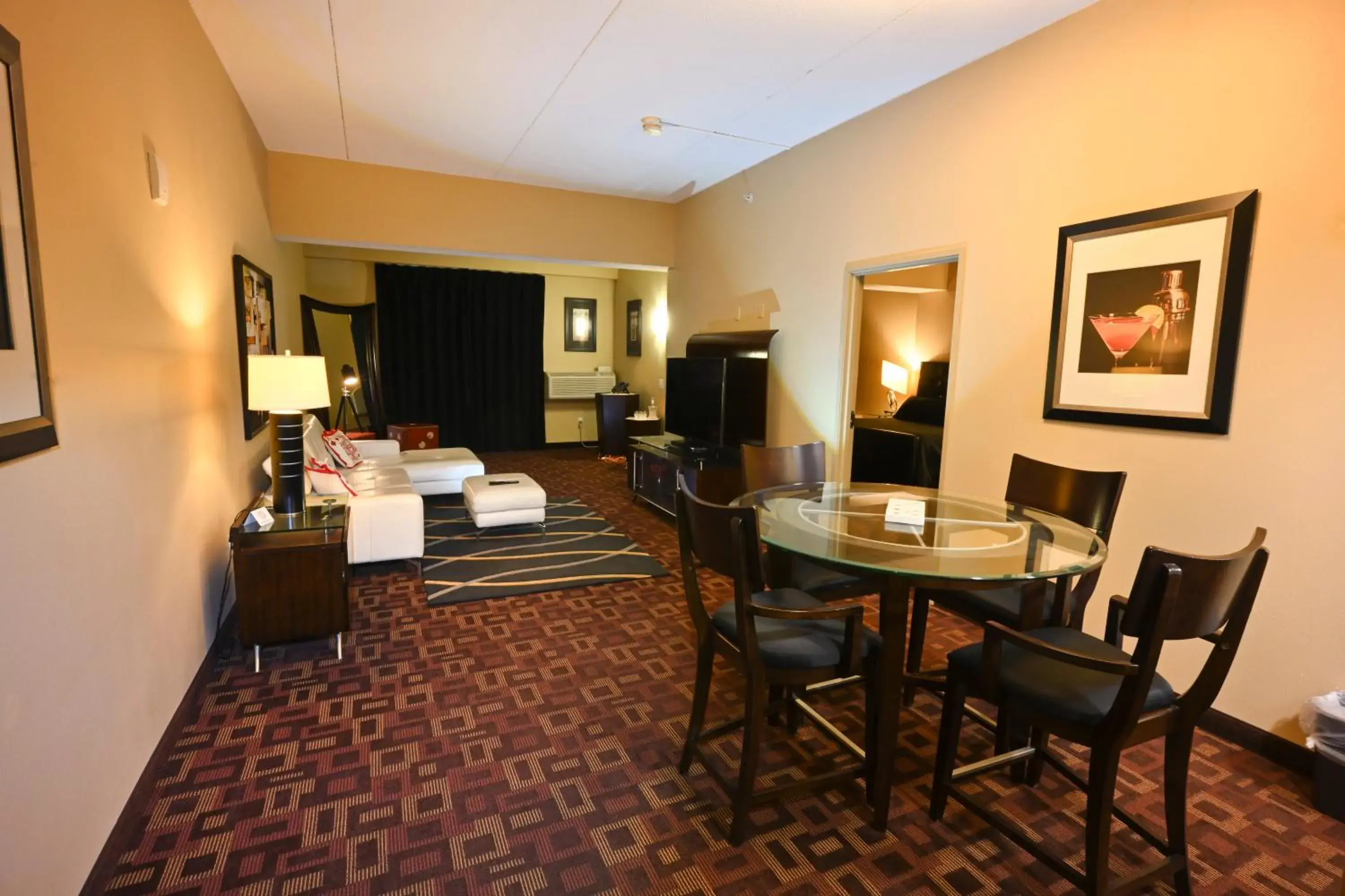 King Suite in Wild Rose Casino & Hotel Emmetsburg King Suite in Wild Rose Casino & Hotel Emmetsburg