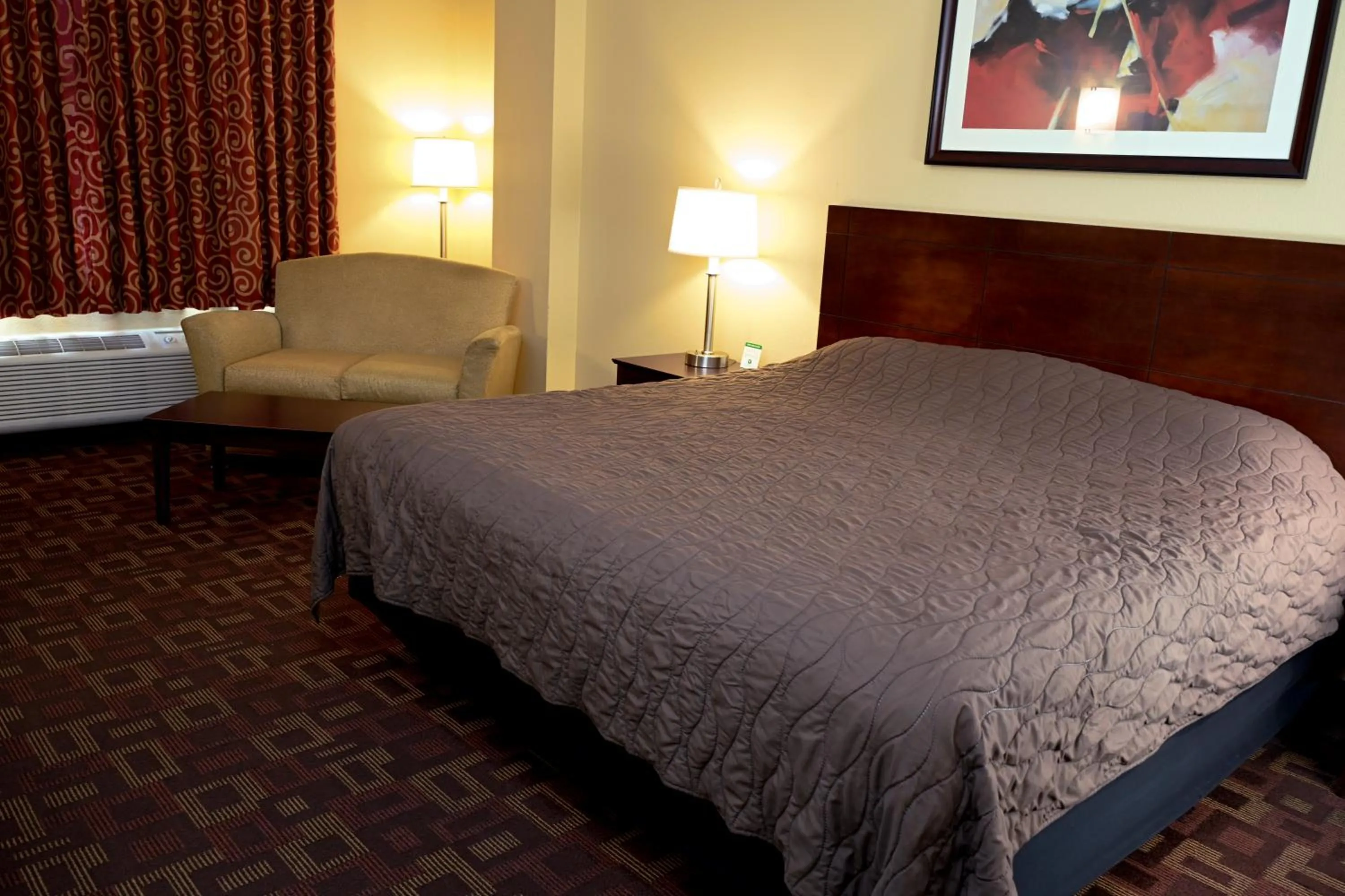 Bedroom, Bed in Wild Rose Casino & Hotel Emmetsburg