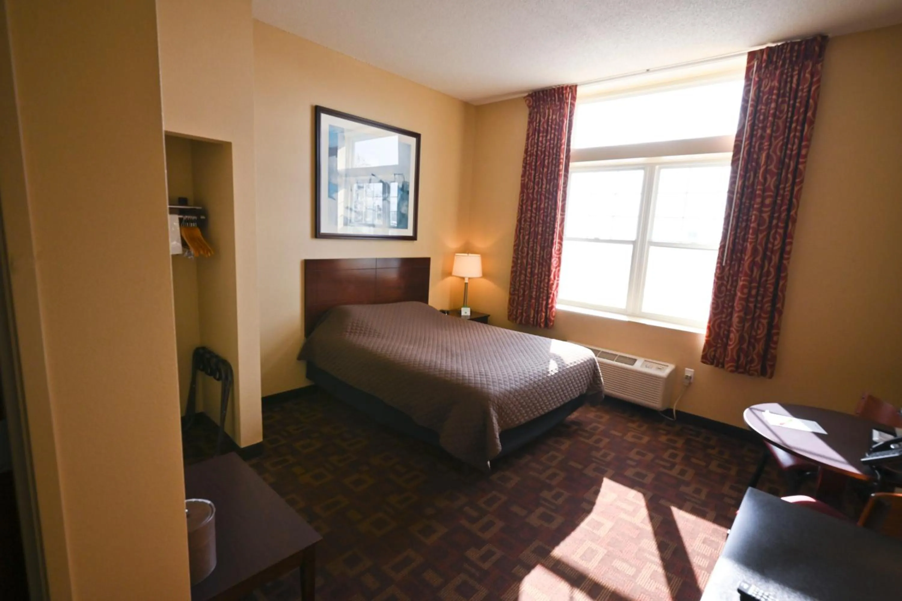 Bedroom, Bed in Wild Rose Casino & Hotel Emmetsburg