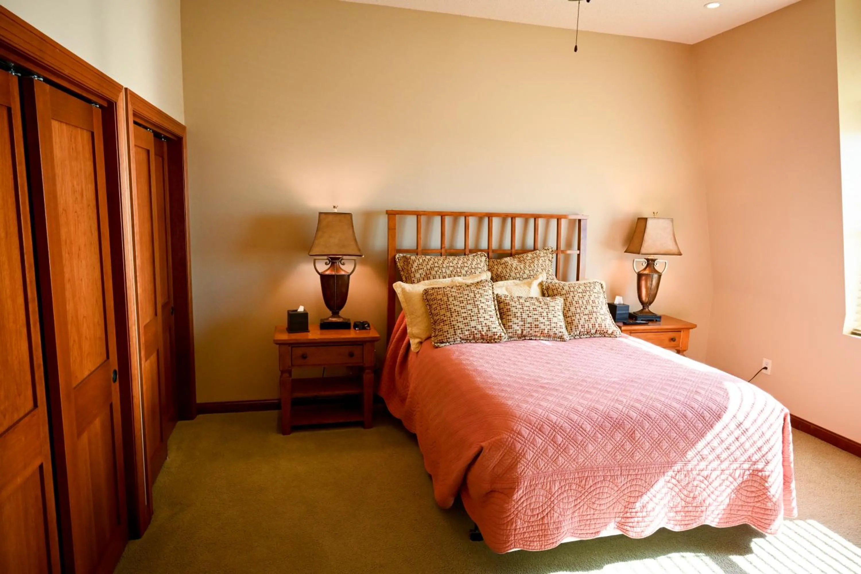 Bed in Wild Rose Casino & Hotel Emmetsburg