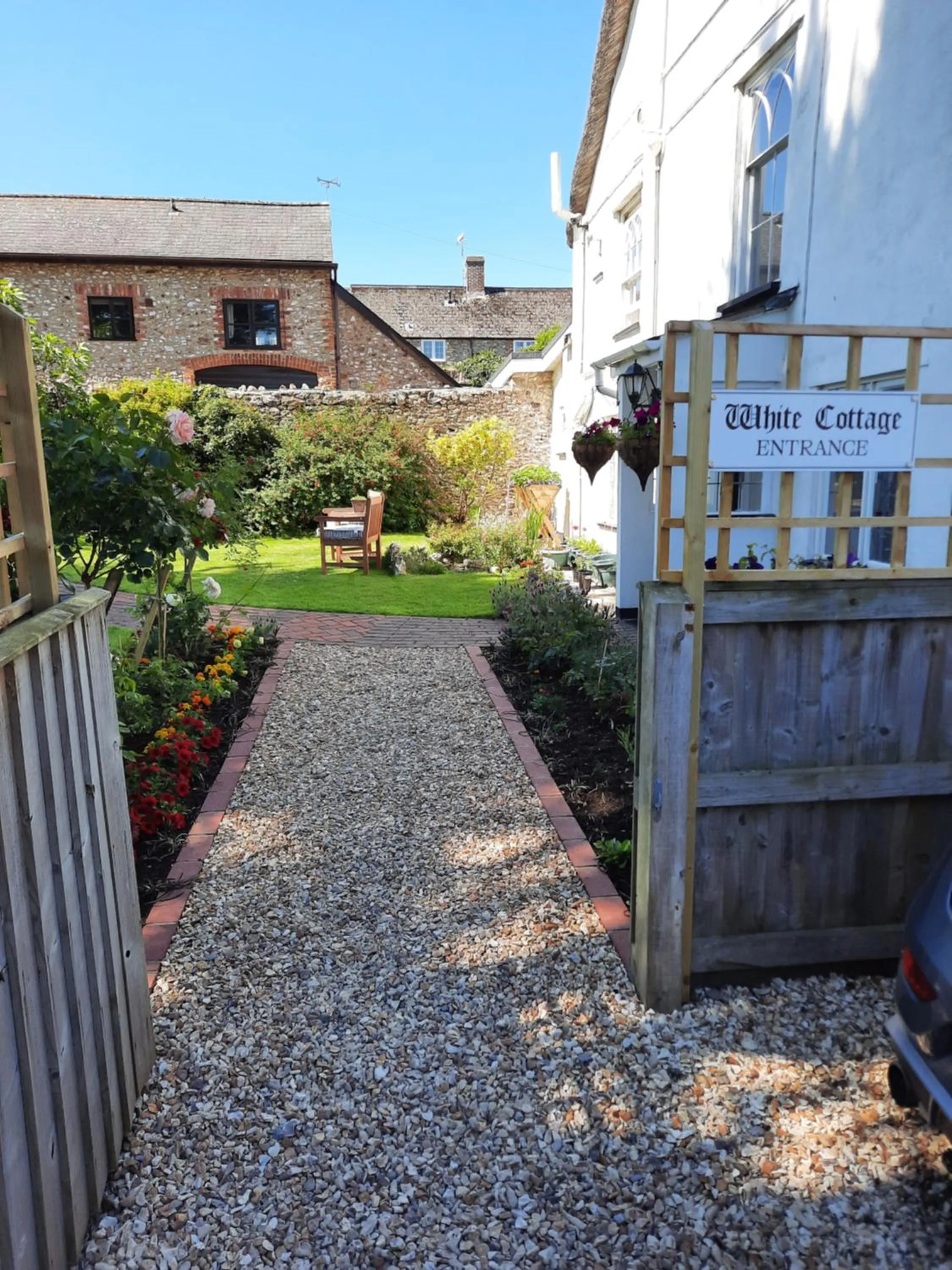 Facade/entrance in The White Cottage