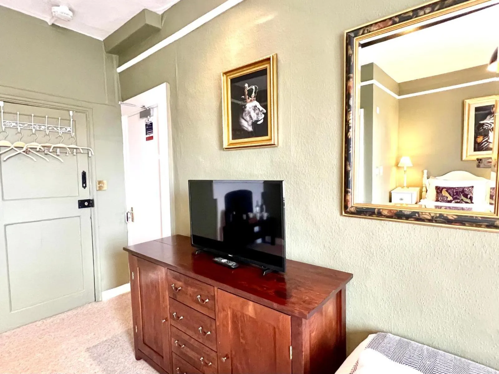 TV and multimedia in Colthrop Manor B&B
