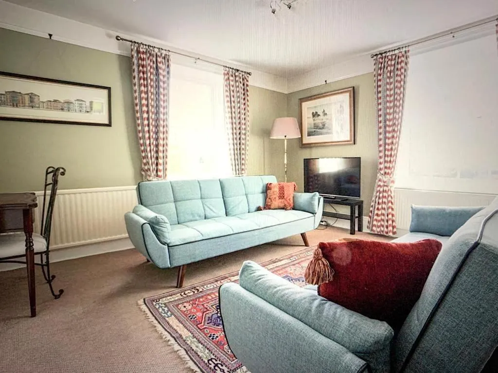 Living room in Colthrop Manor B&B