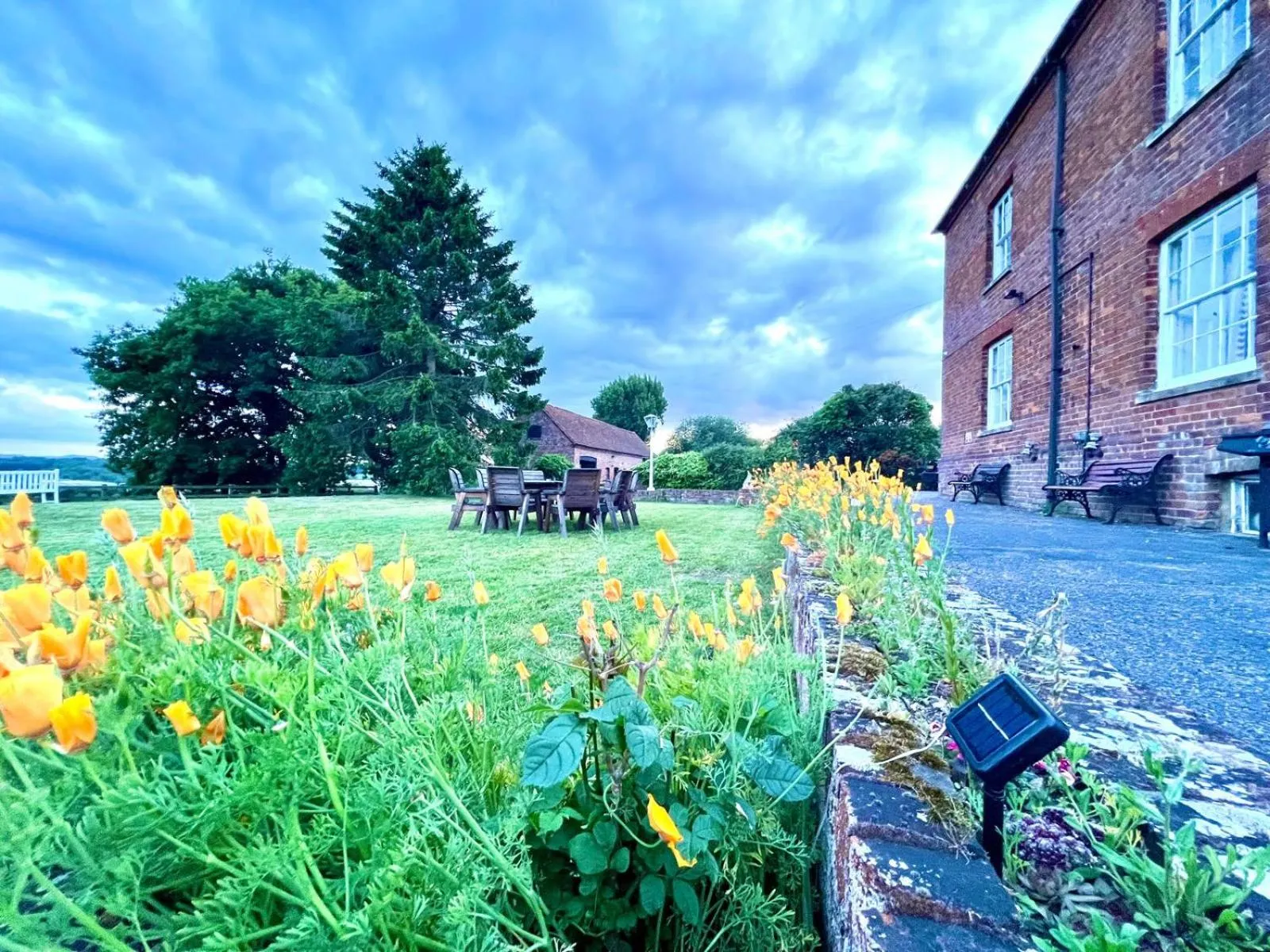 Garden in Colthrop Manor B&B