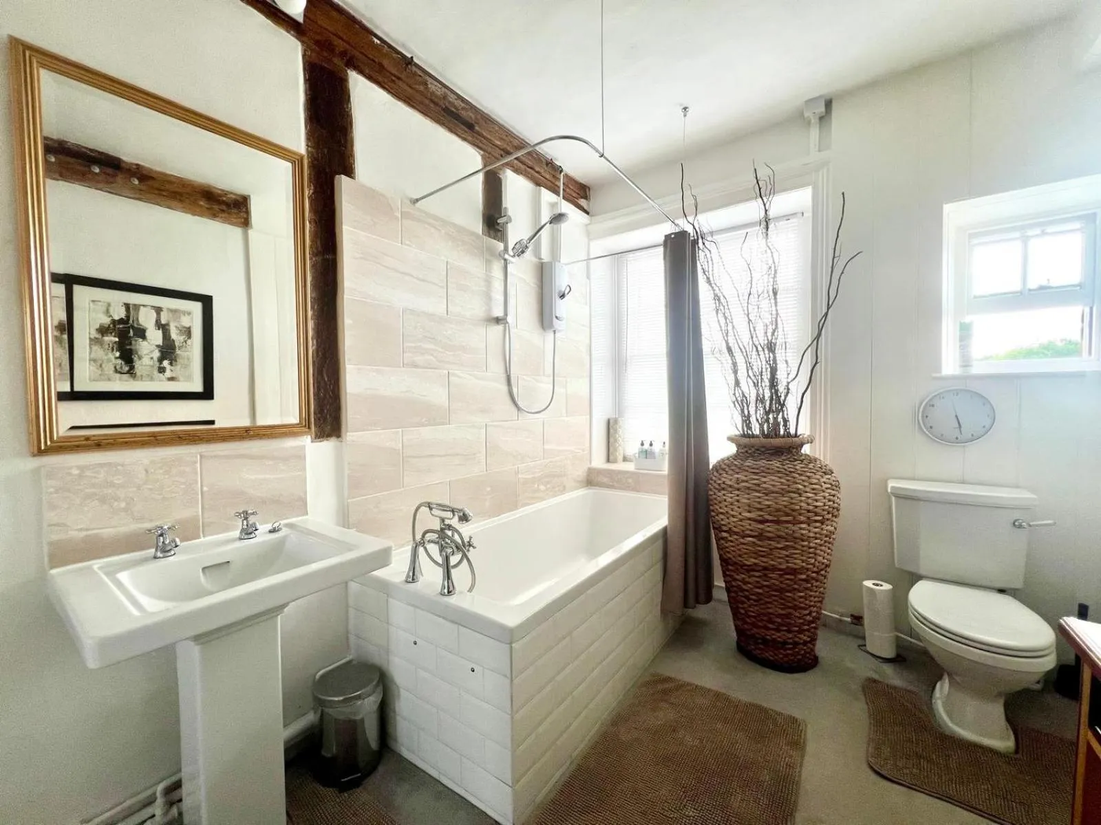 Bathroom in Colthrop Manor B&B