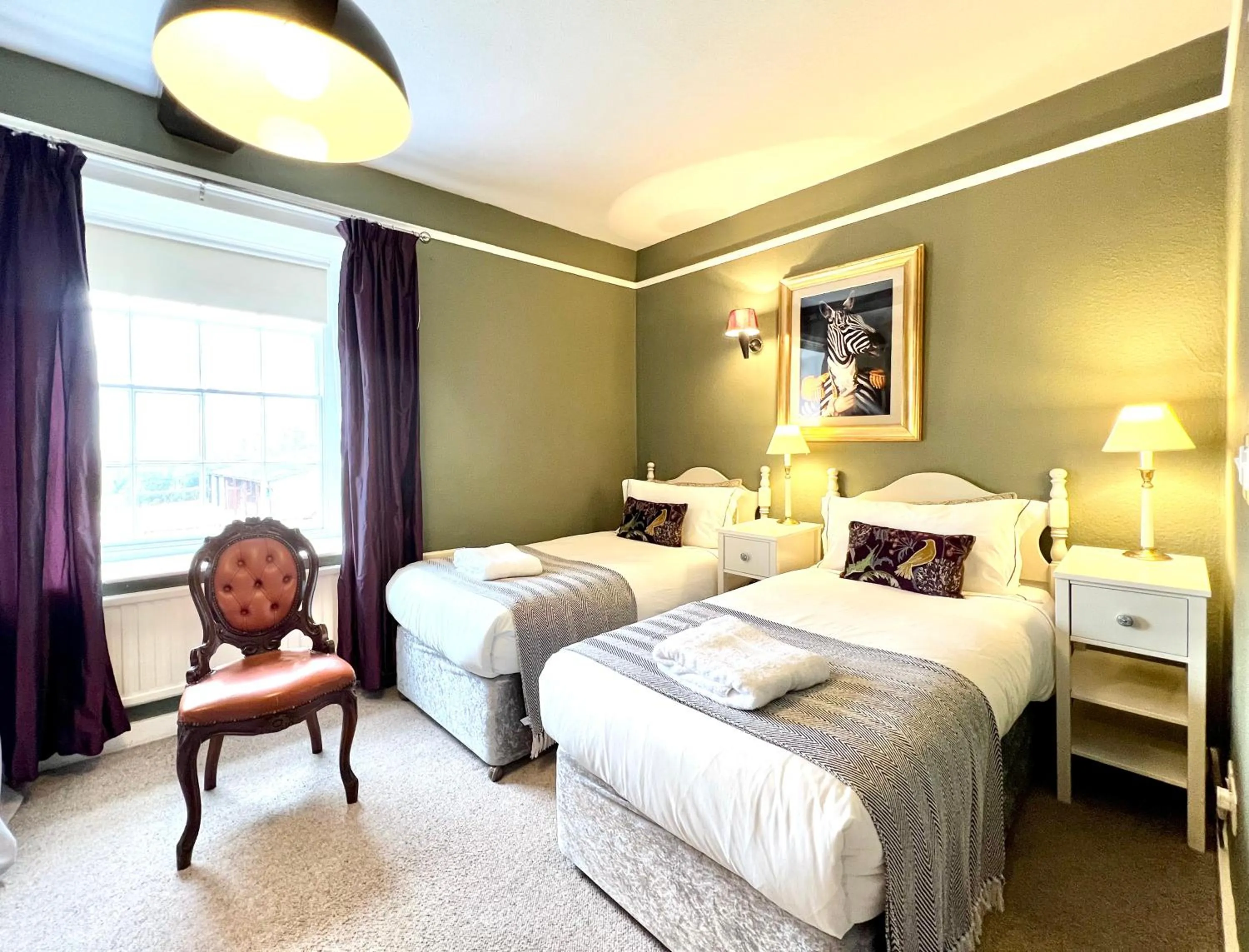 Bed in Colthrop Manor B&B