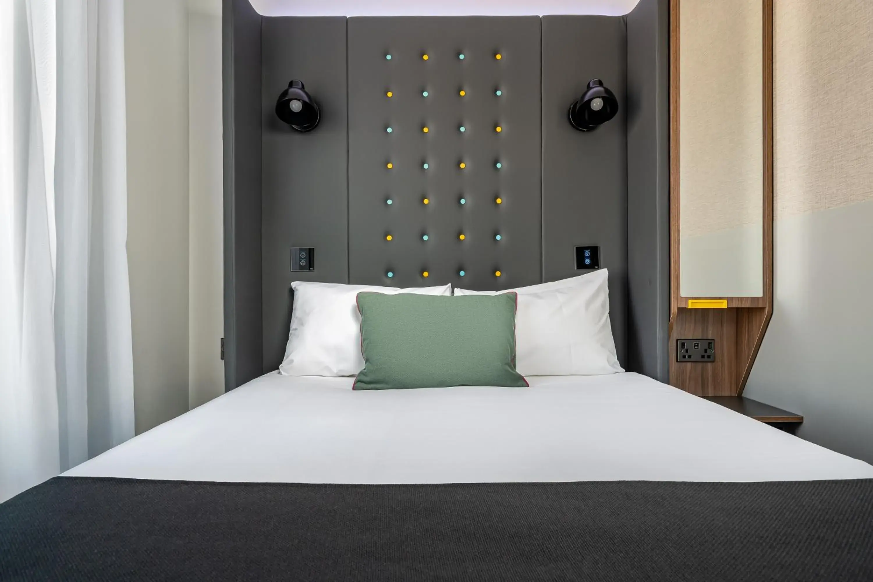 Double Room With Window in Point A Hotel London Canary Wharf Double Room With Window in Point A Hotel London Canary Wharf