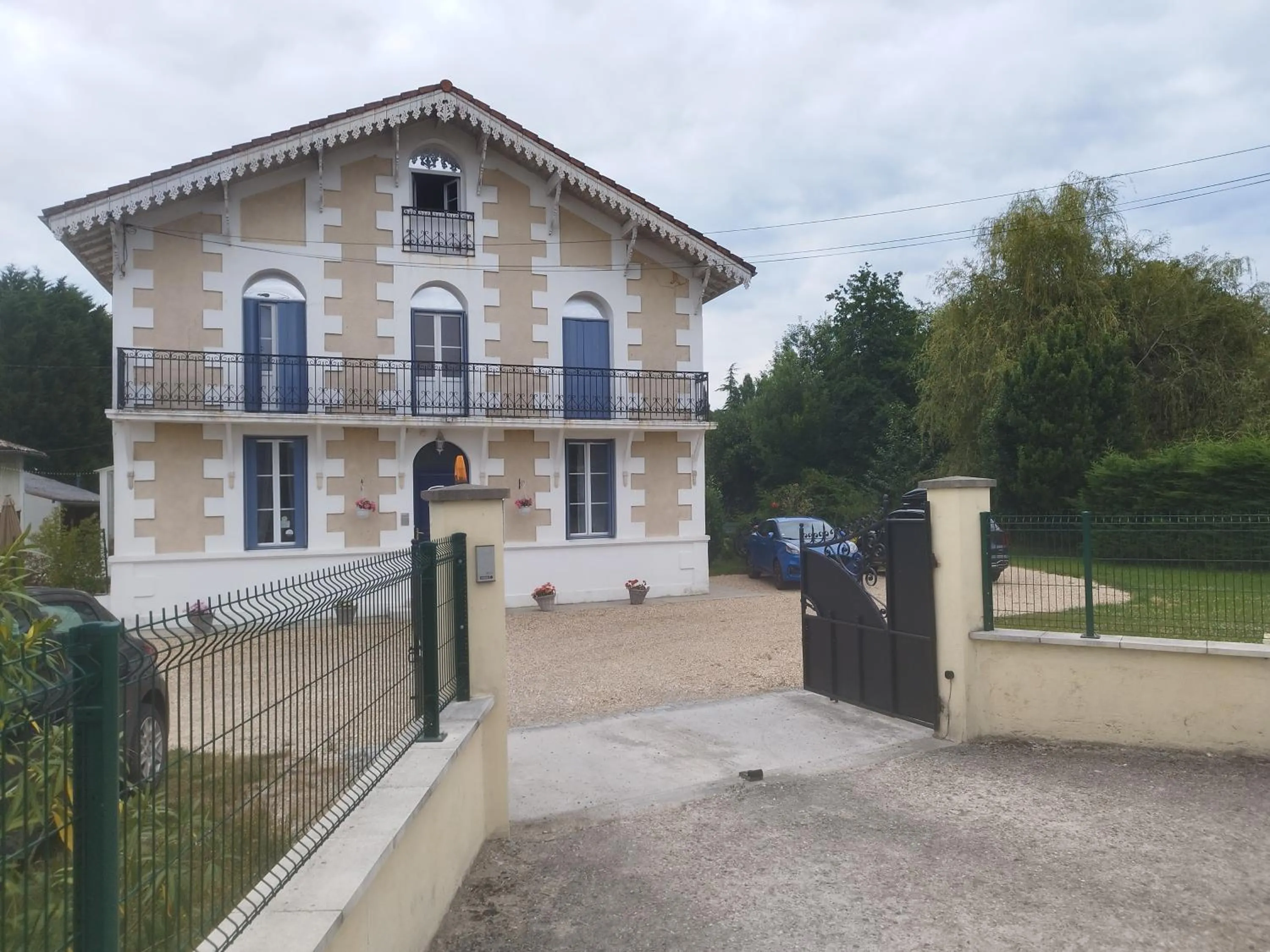 Property building in Montplaisir