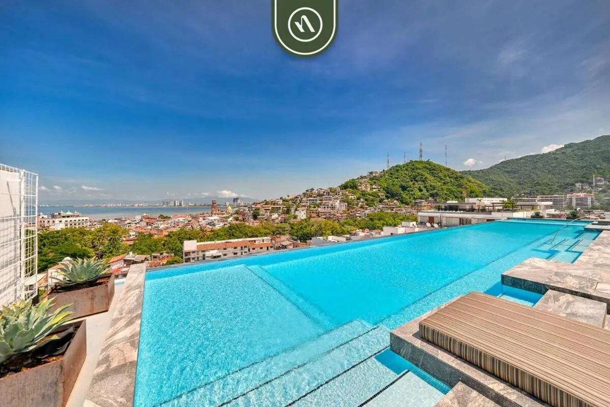 Amazing 1 BR Condo with Terrace - Rooftop Pool