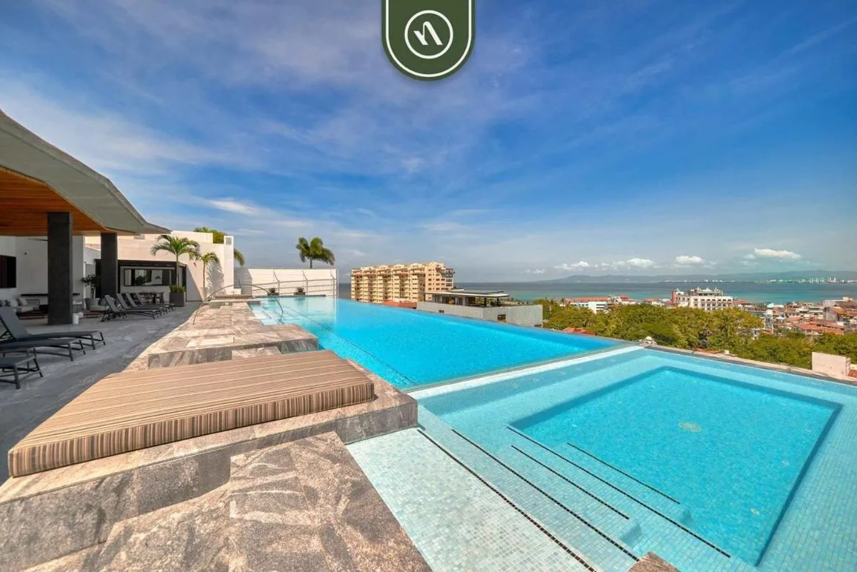 Amazing 1 BR Condo with Terrace - Rooftop Pool