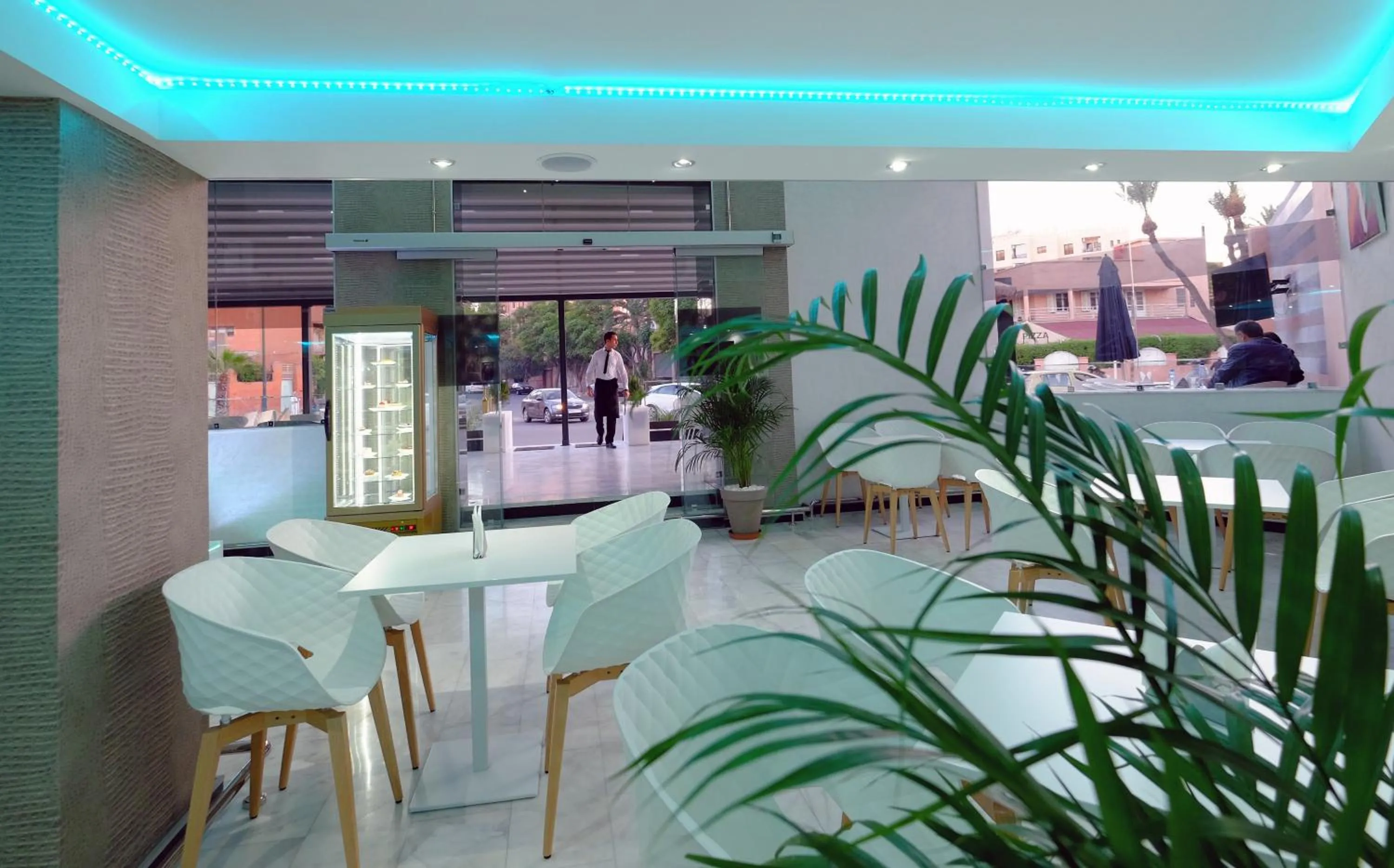 Restaurant/places to eat in Appart Hôtel Mouna