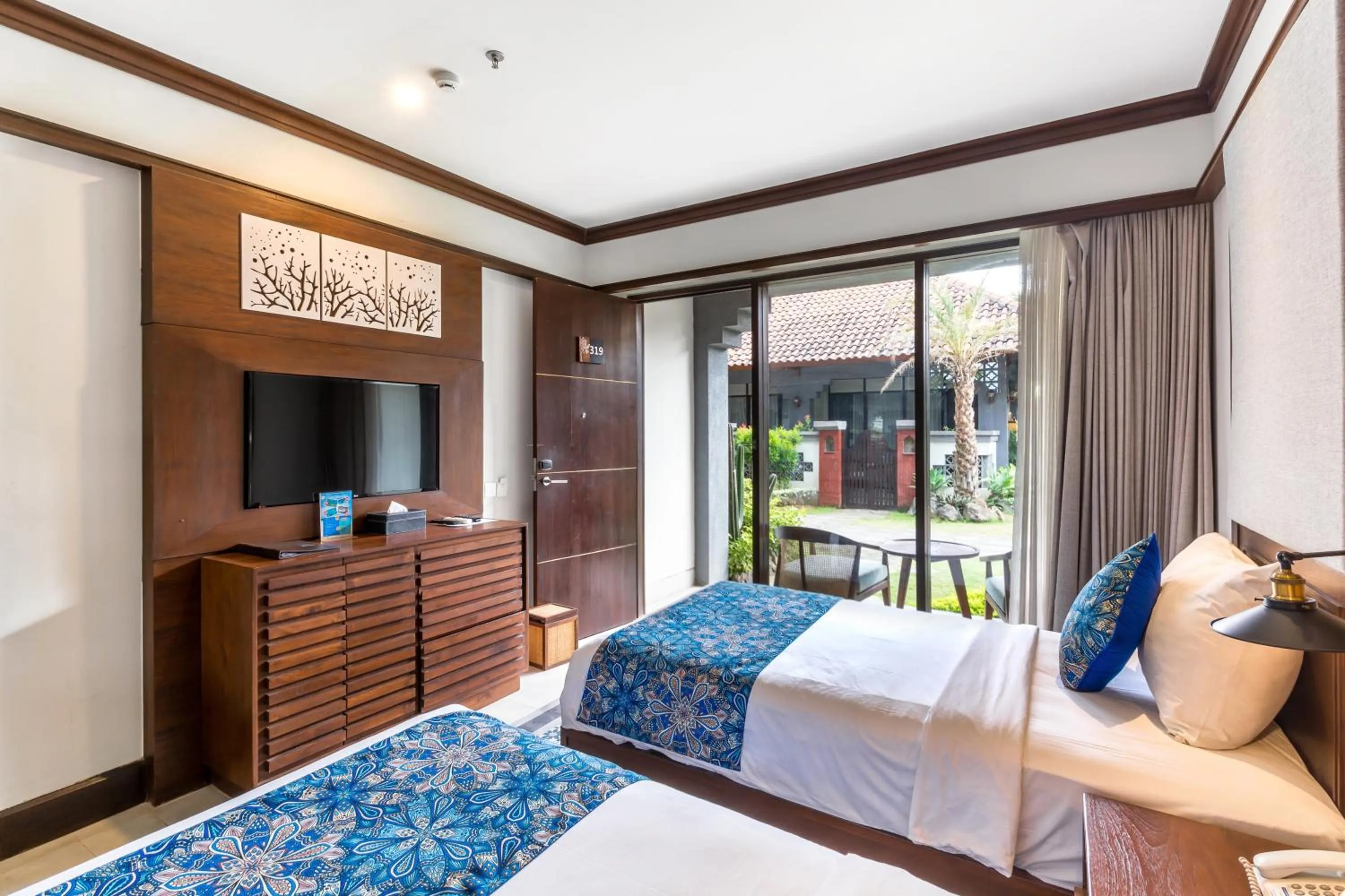 Deluxe Garden Twin with Dolphin Tour and Shuttle Denpasar - Lovina - Denpasar in Lovina Beach Club & Resort