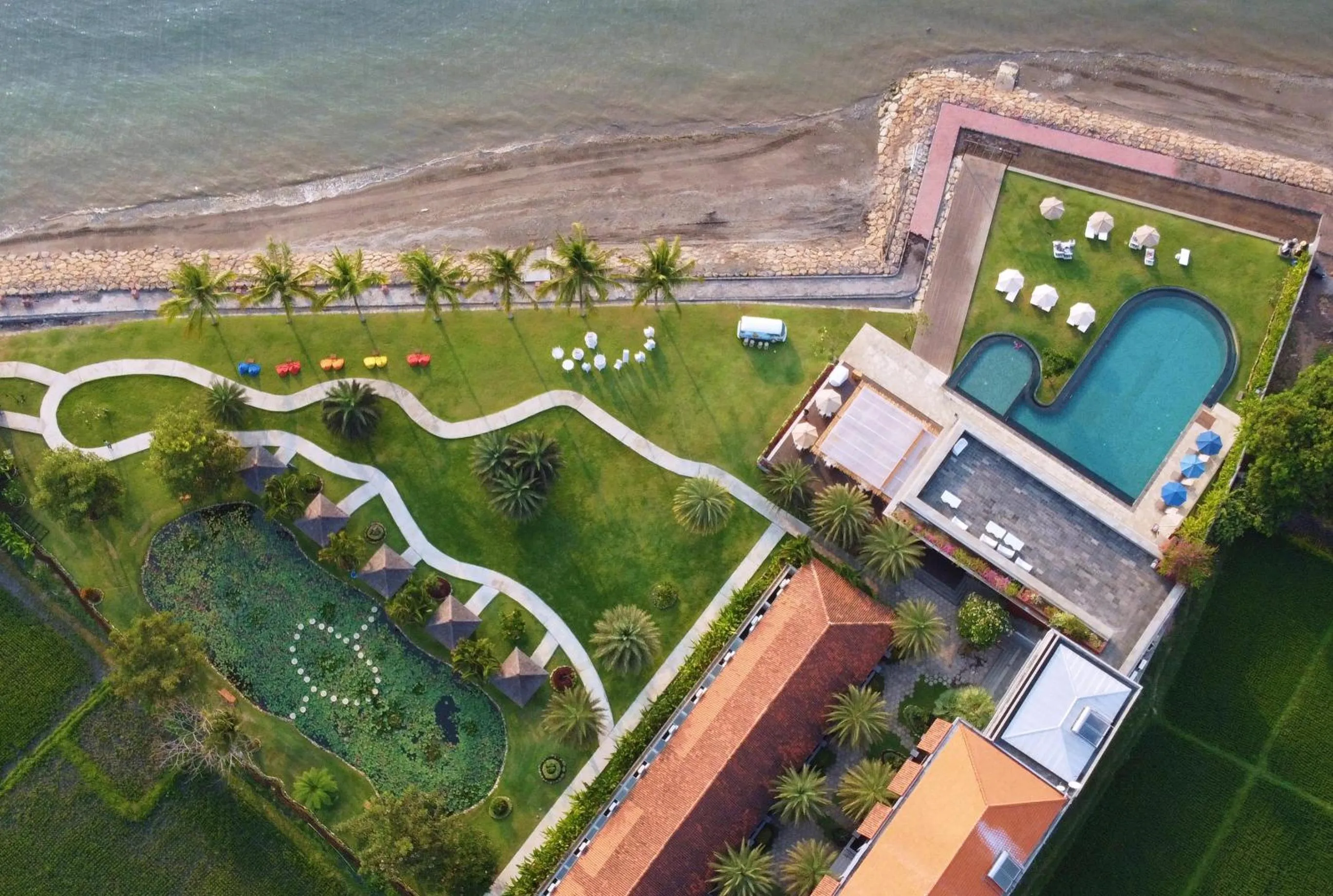 Property building in Lovina Beach Club & Resort