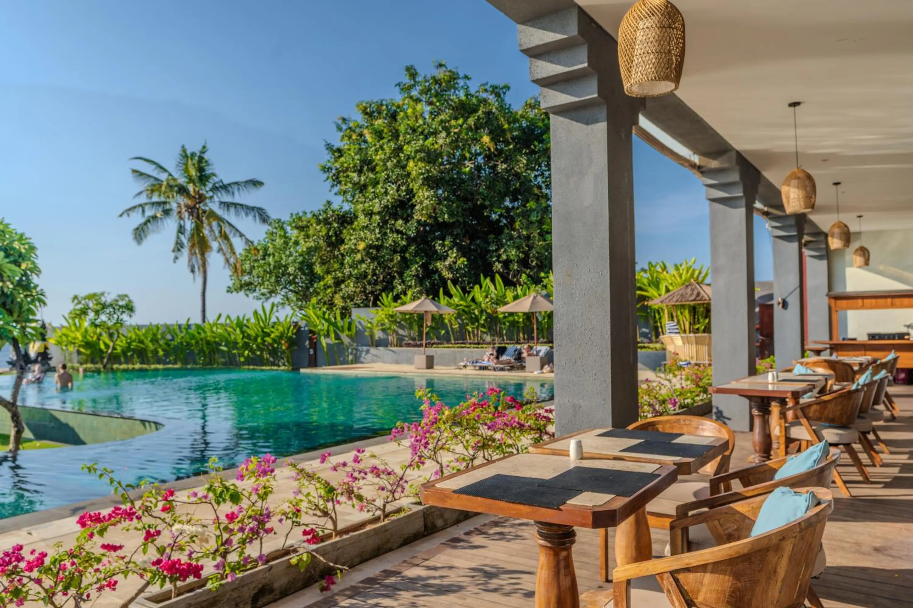 Restaurant/places to eat in Lovina Beach Club & Resort