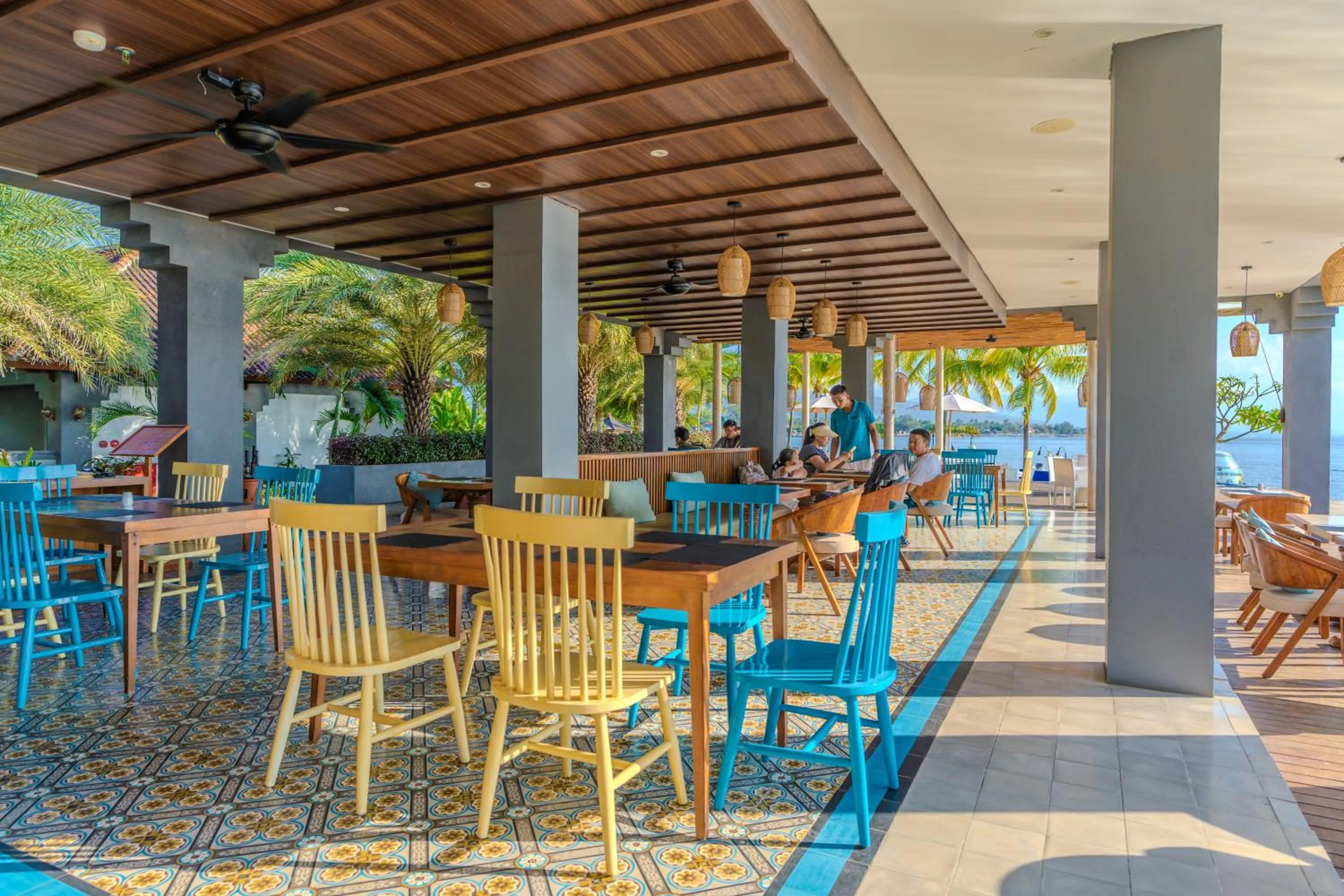 Restaurant/places to eat in Lovina Beach Club & Resort