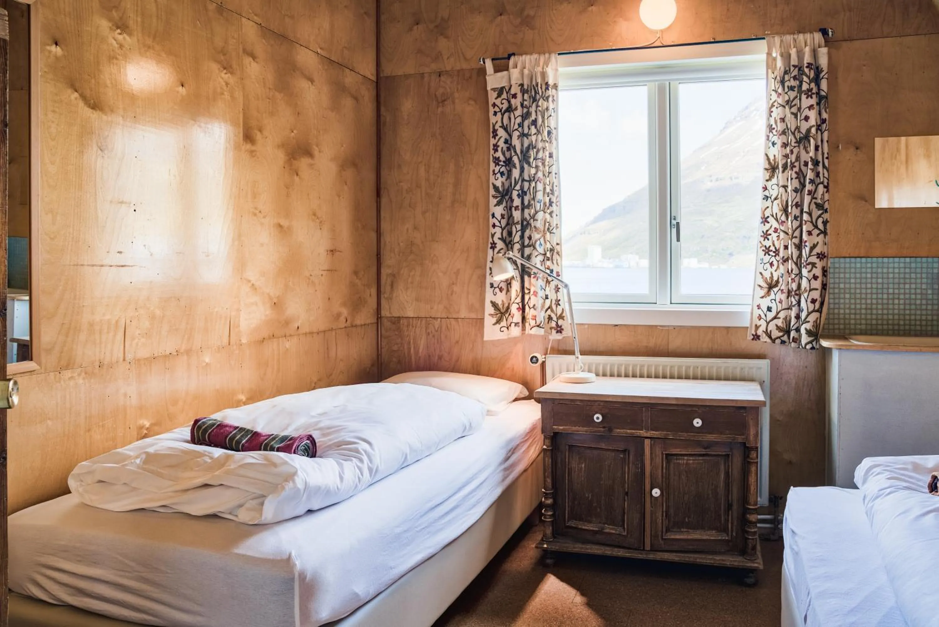Twin Room - single occupancy in Hafaldan HI Hostel - Harbour Building